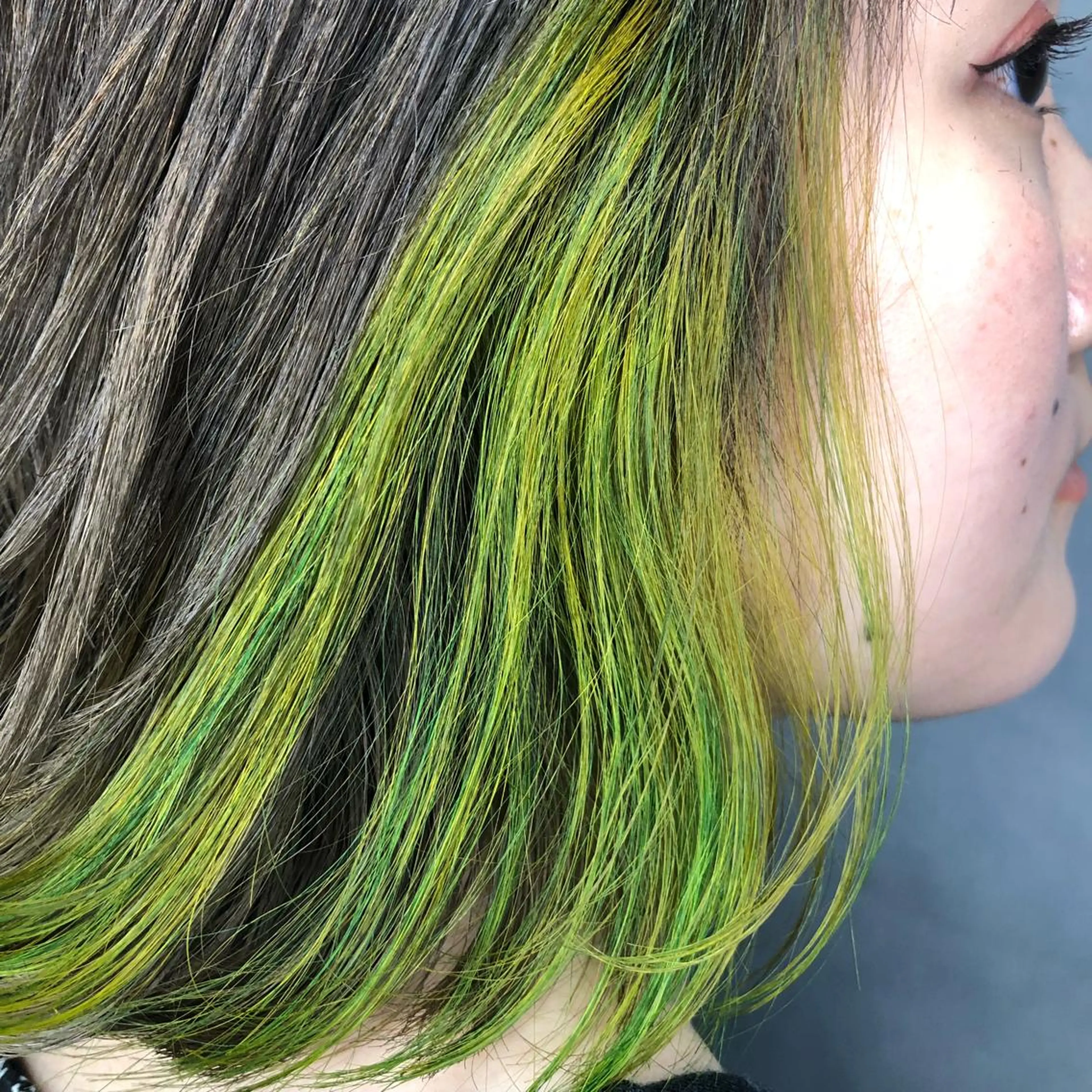 ミディアム カラー ORIKA 美容室のヘアスタイル