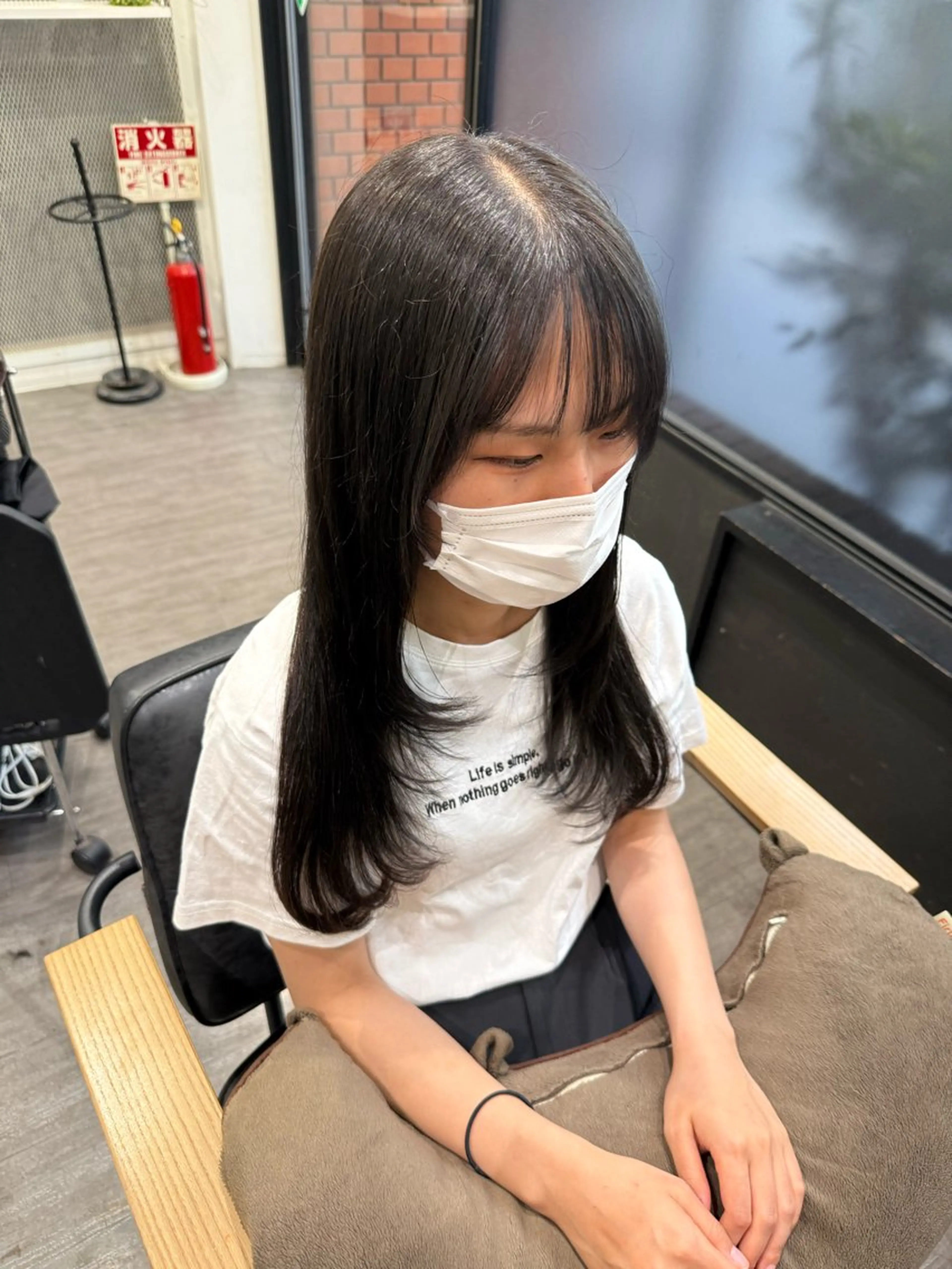 セミロング カラー グレージュ カット ヘアカラー トリートメント 上田 紗也のヘアスタイル