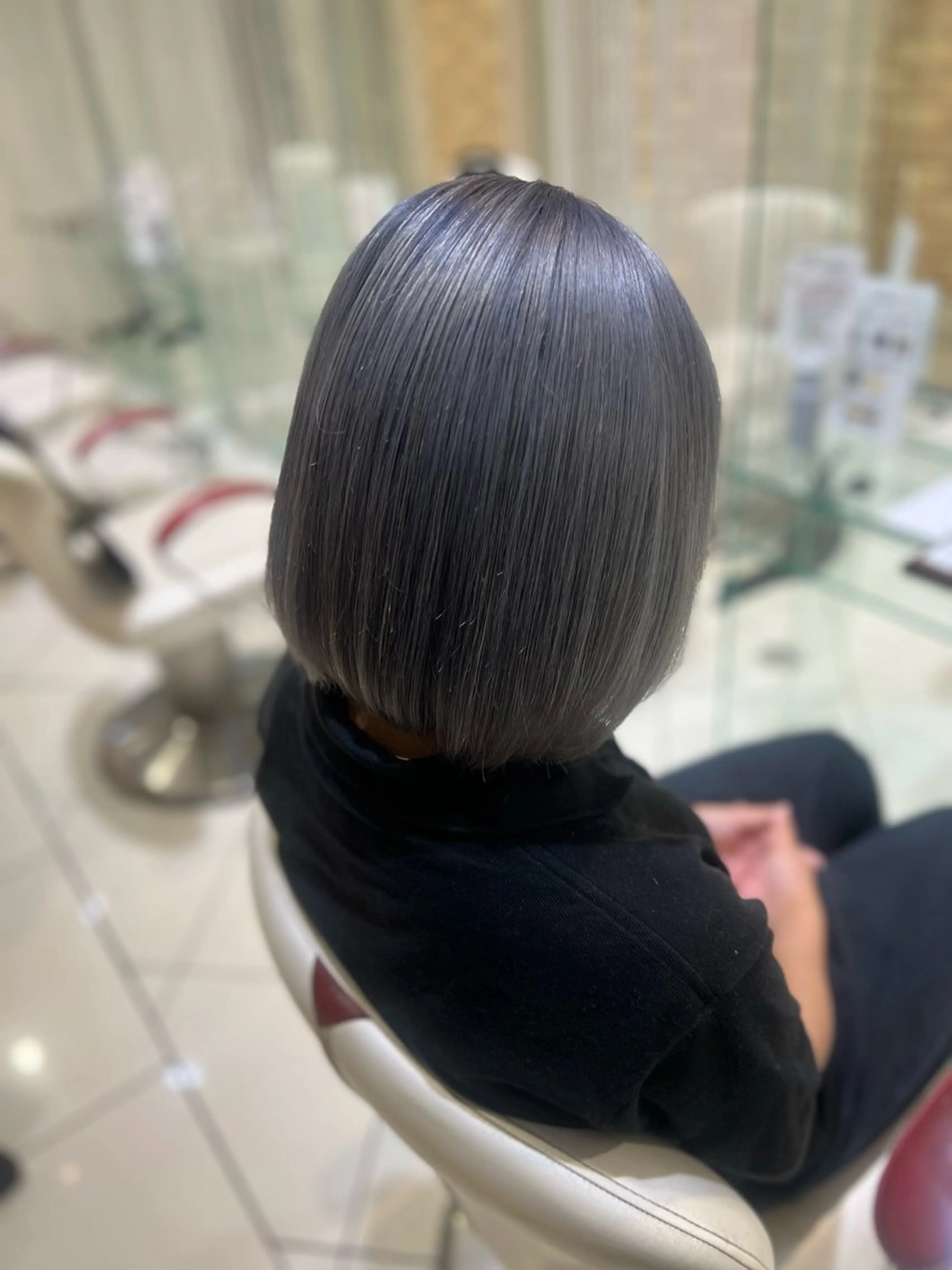 ミディアム ハイライト 髪質改善 レイヤーカット トリートメント 酸熱トリートメント ヘアカラー トリートメント 越谷　デザインカラー ハイトーン　クラモチのヘアスタイル