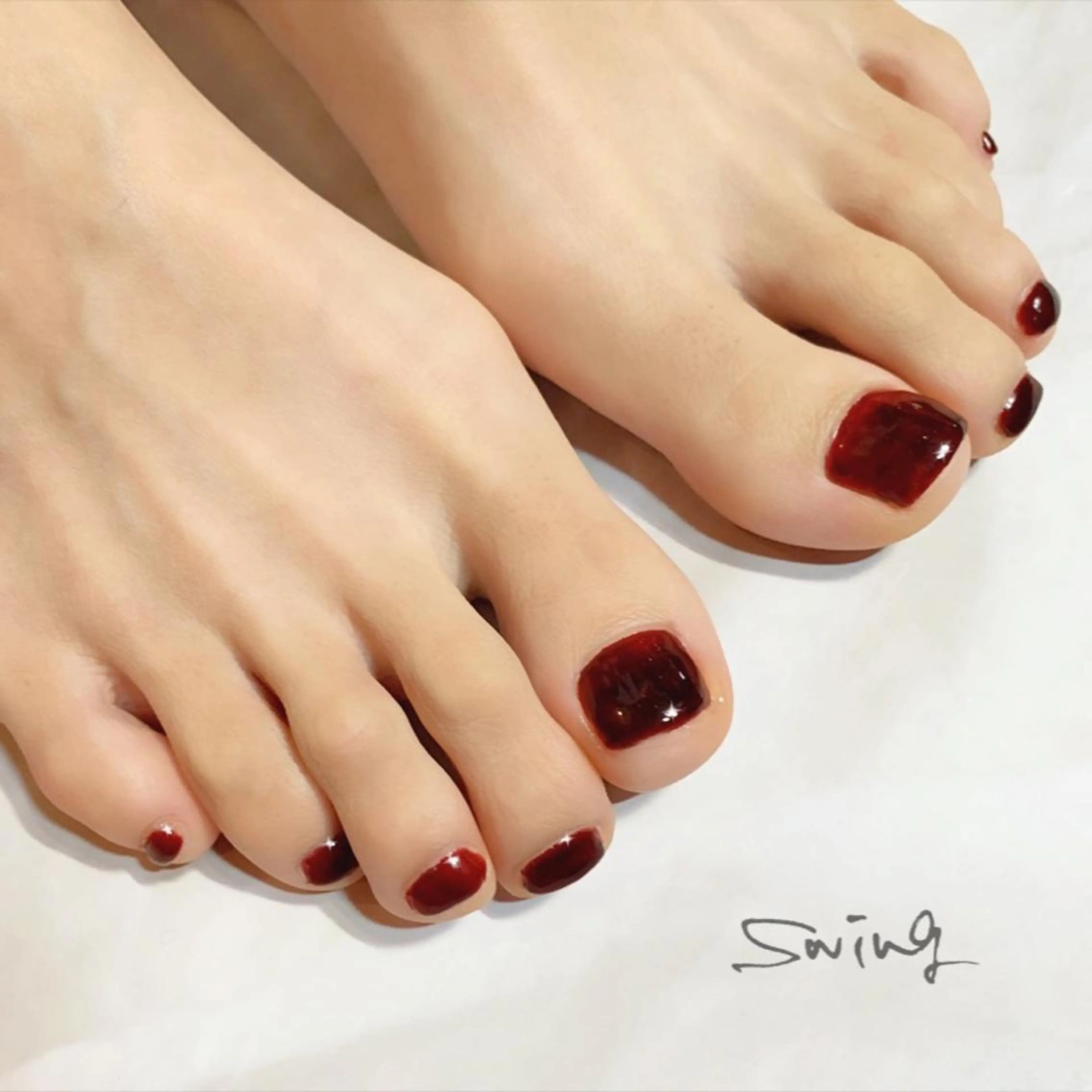 ネイル フットネイル ワンカラーネイル 赤色 SWING Nail Salon所属・Yoshida Takakoのネイルデザイン