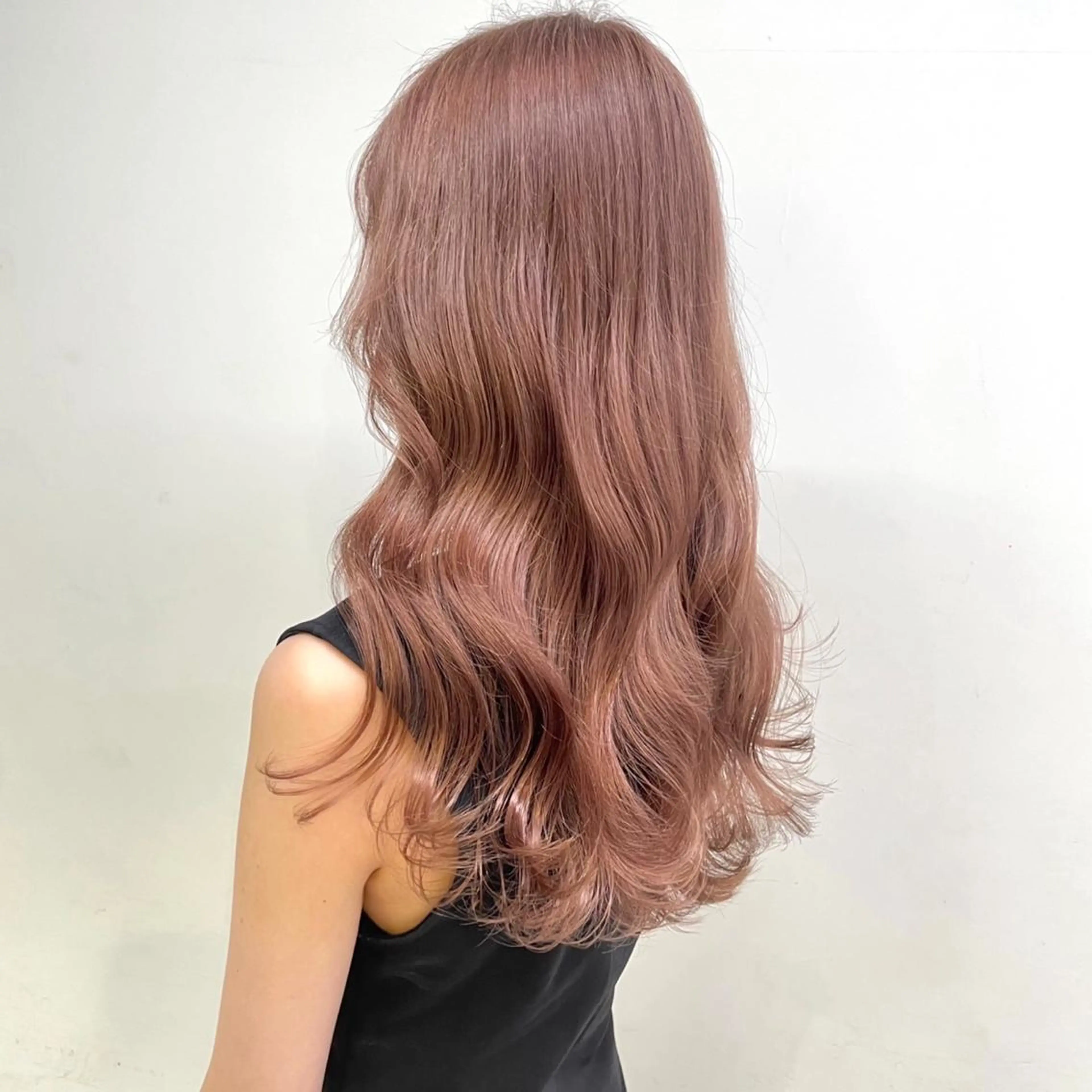 ミディアム ヘアカラー トリートメント サロウィン新宿三丁目East所属・💕冬モテ×上品色気 モテヘア💕山田航介のヘアスタイル