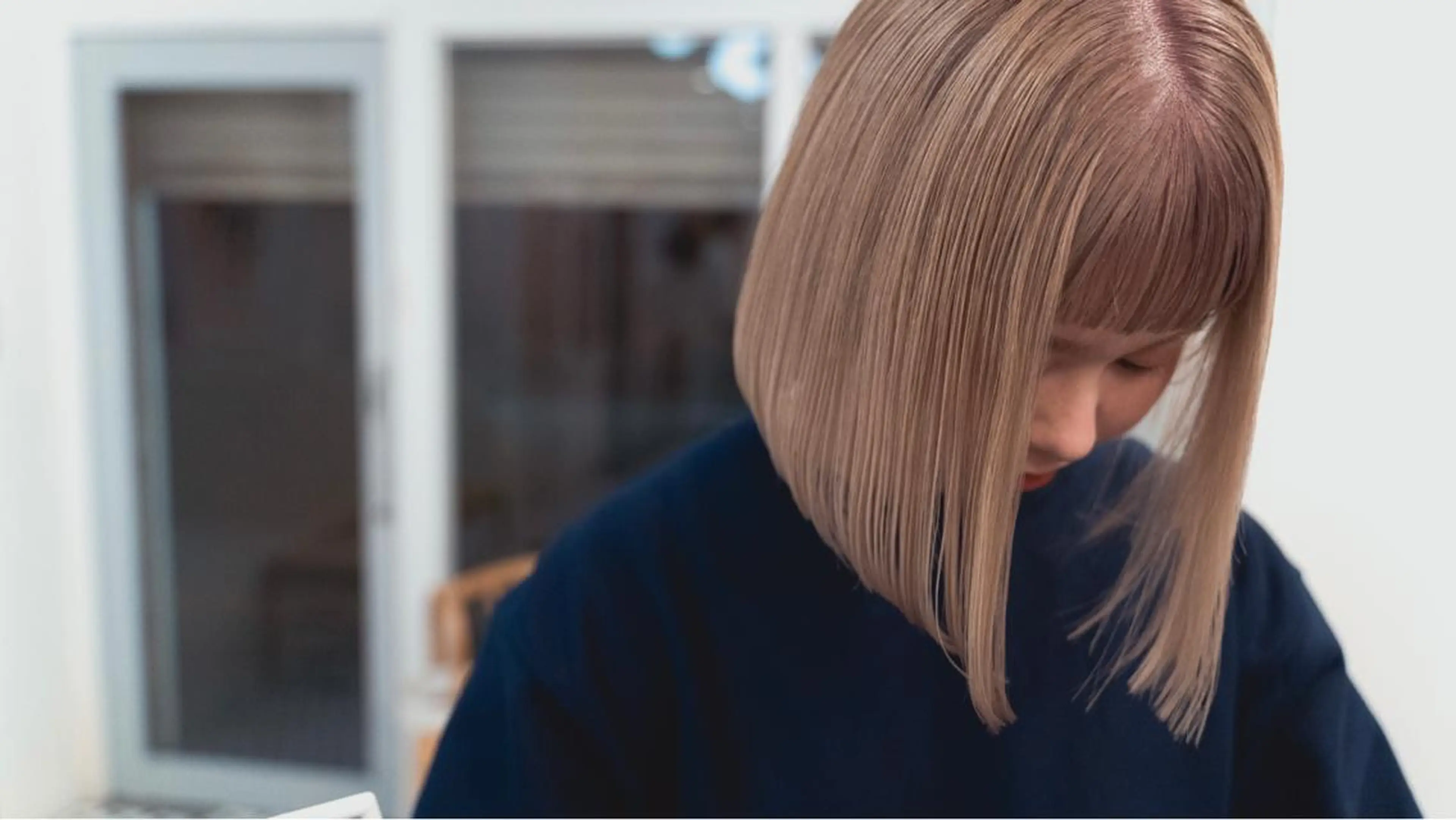 ショート カラー 顔周りレイヤー/韓国 ブリーチminamiのヘアスタイル