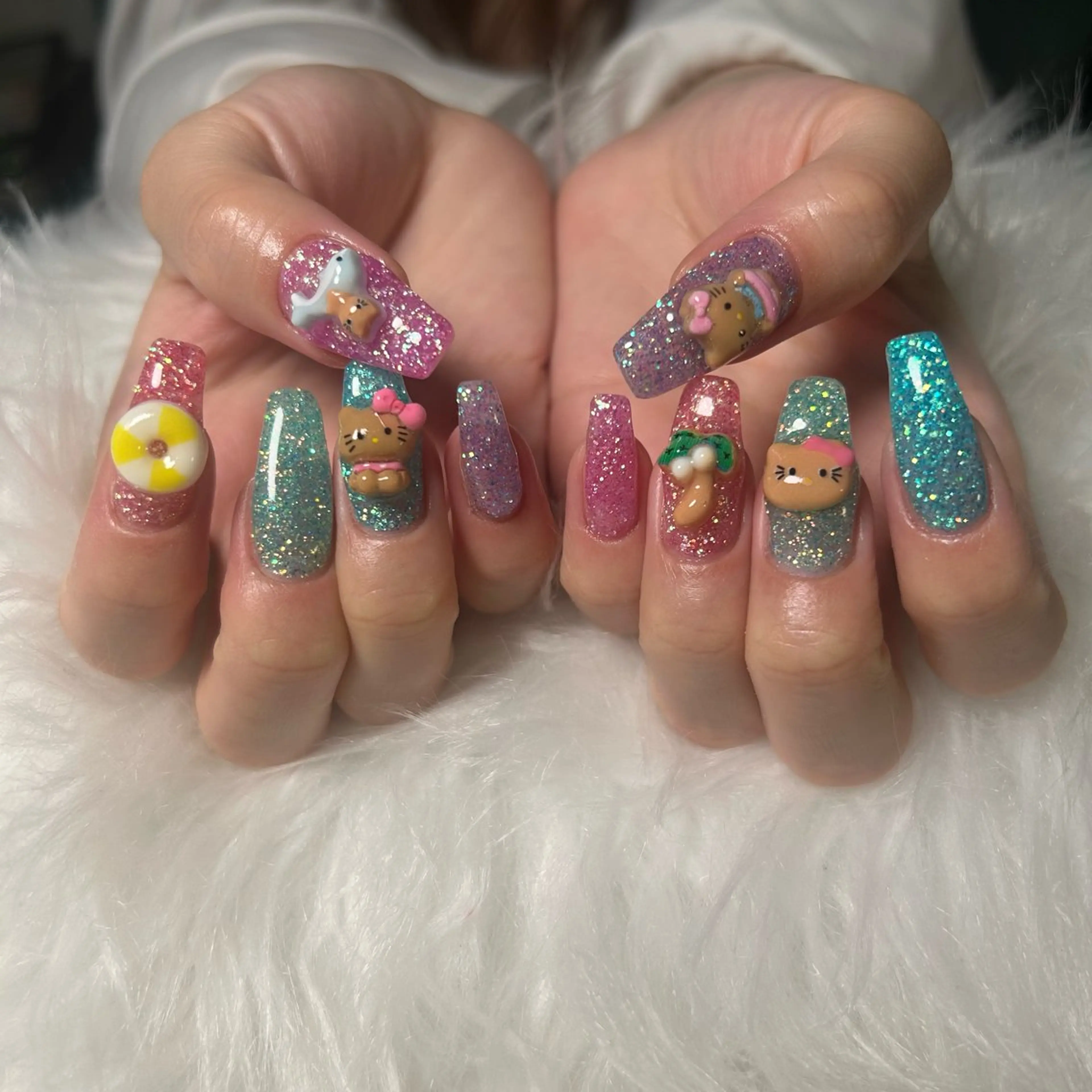ネイル キラキラネイル ハンドネイル haacnails（ハーシーネイル）所属・haac nailsのネイルデザイン