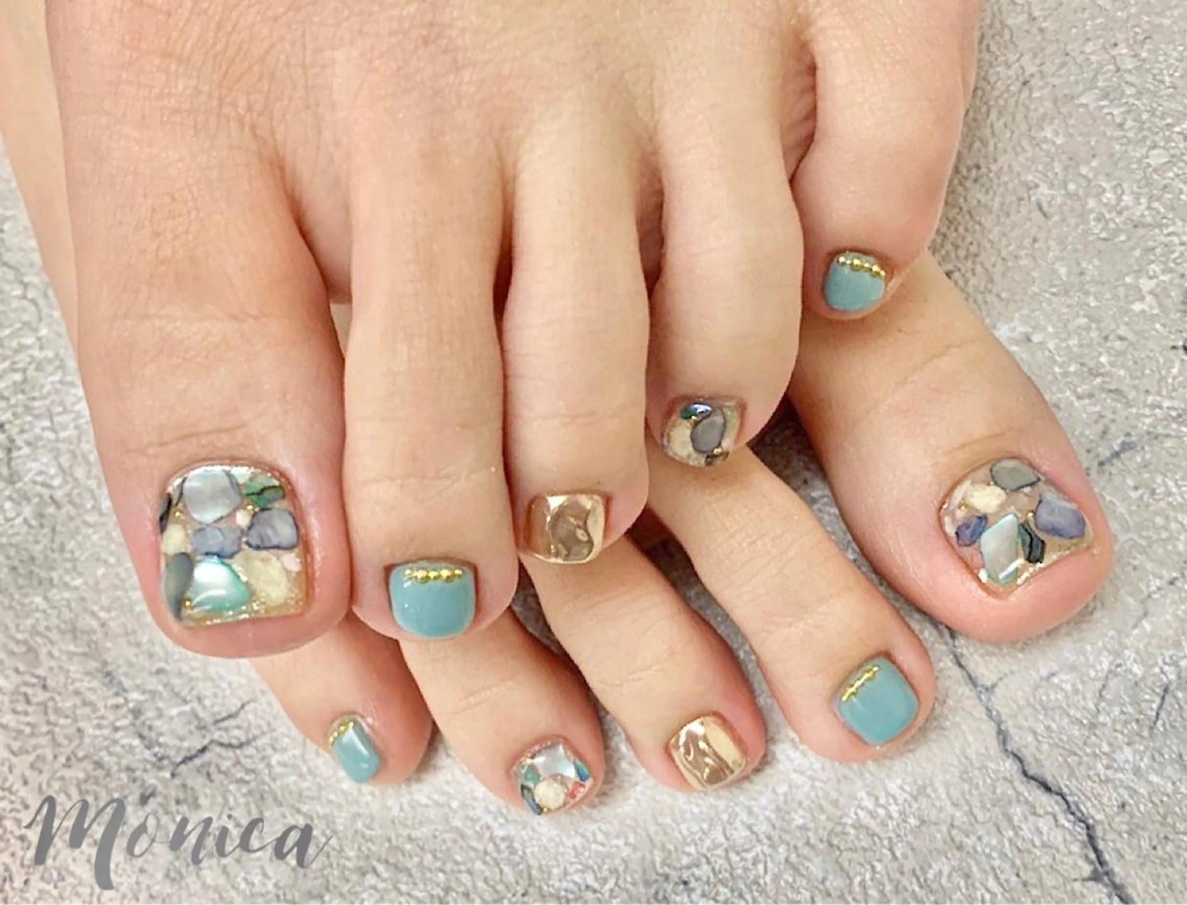 ネイル キラキラネイル フットネイル nailsalon MONICAのネイルデザイン