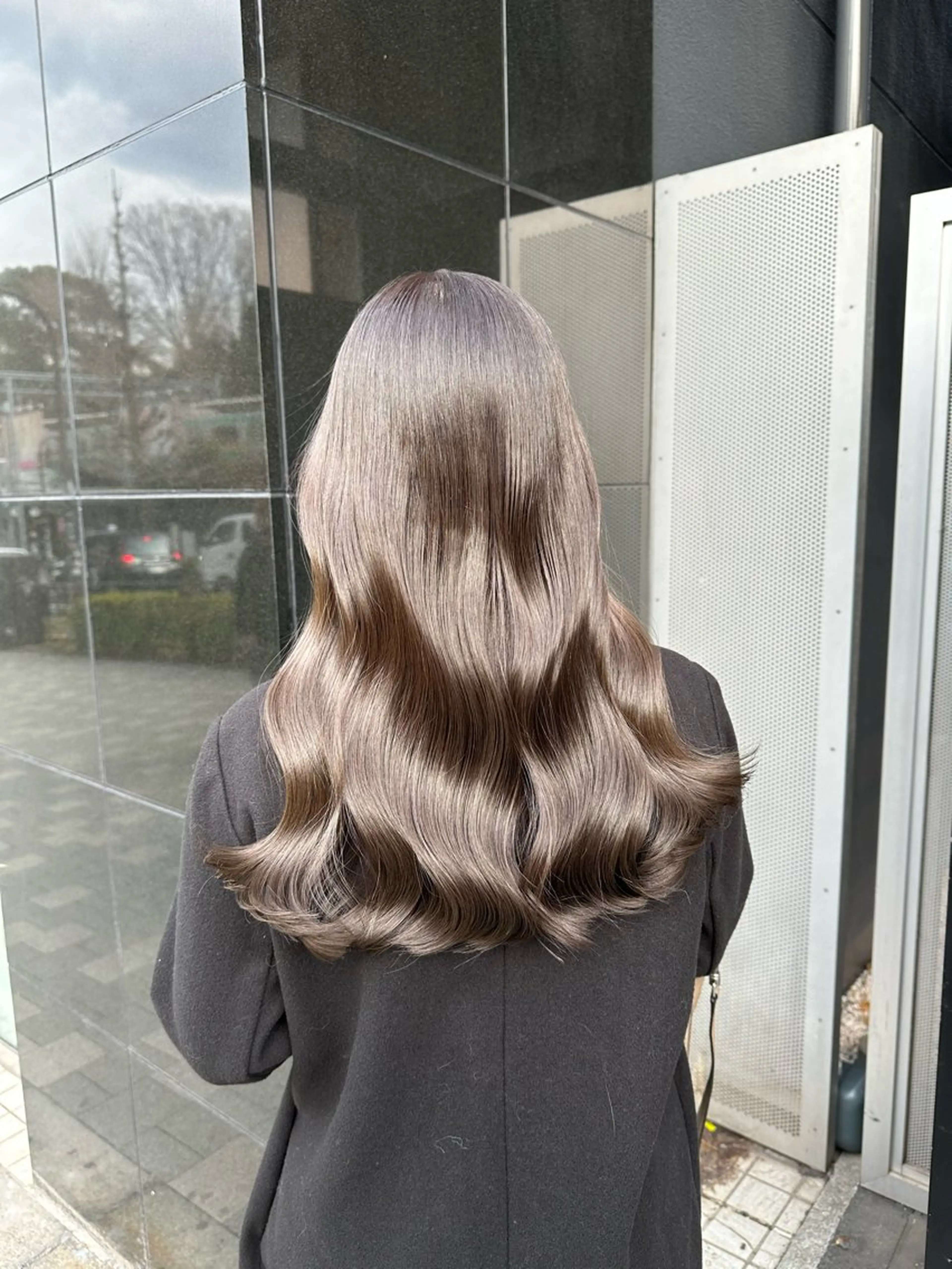 【初回＆ミニモ限定クーポン】艶感ある暗髪のブルーカラー＋3STEPトリートメント🫐の写真