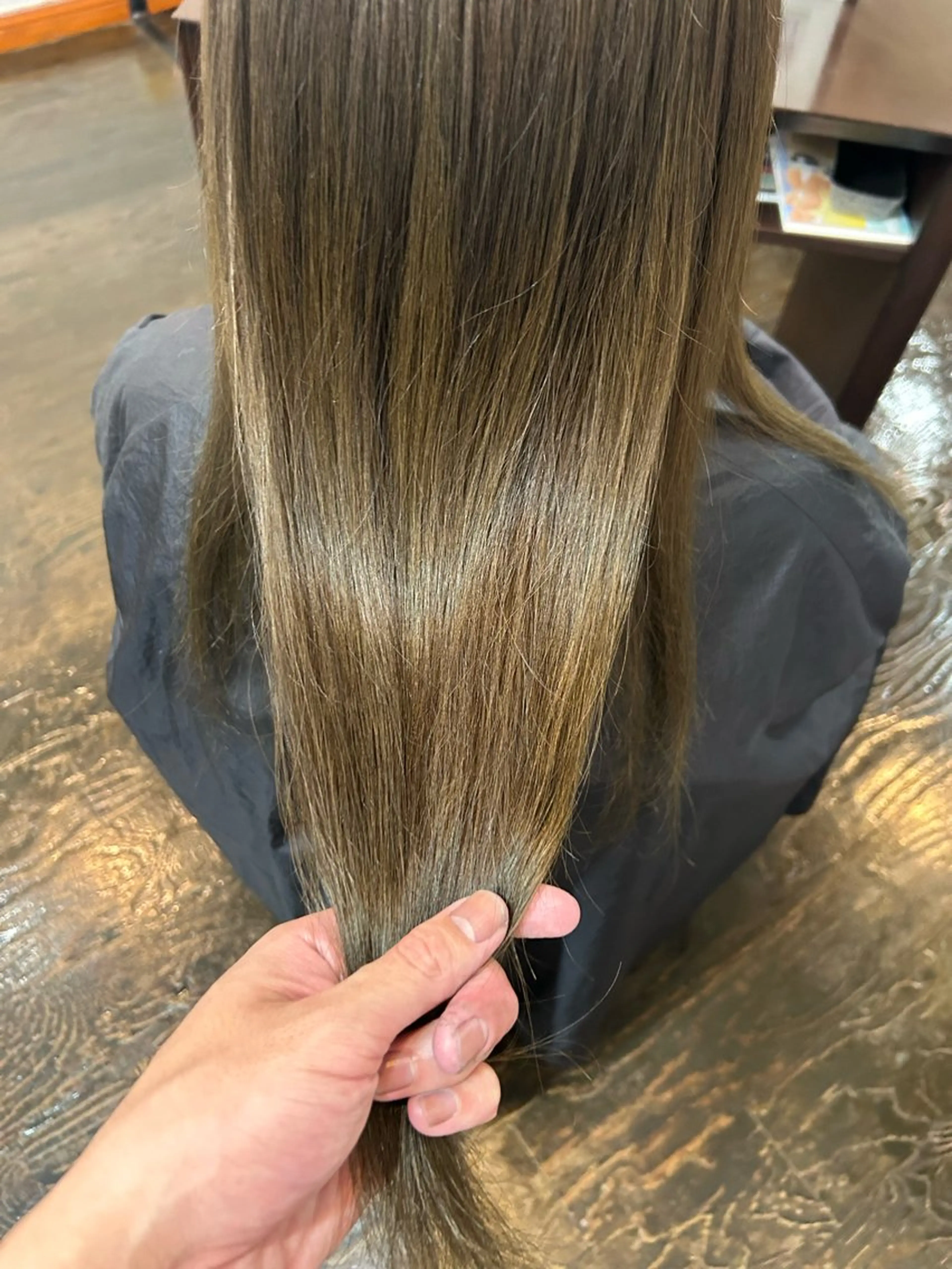 セミロング カラー 康本 将輝のヘアスタイル