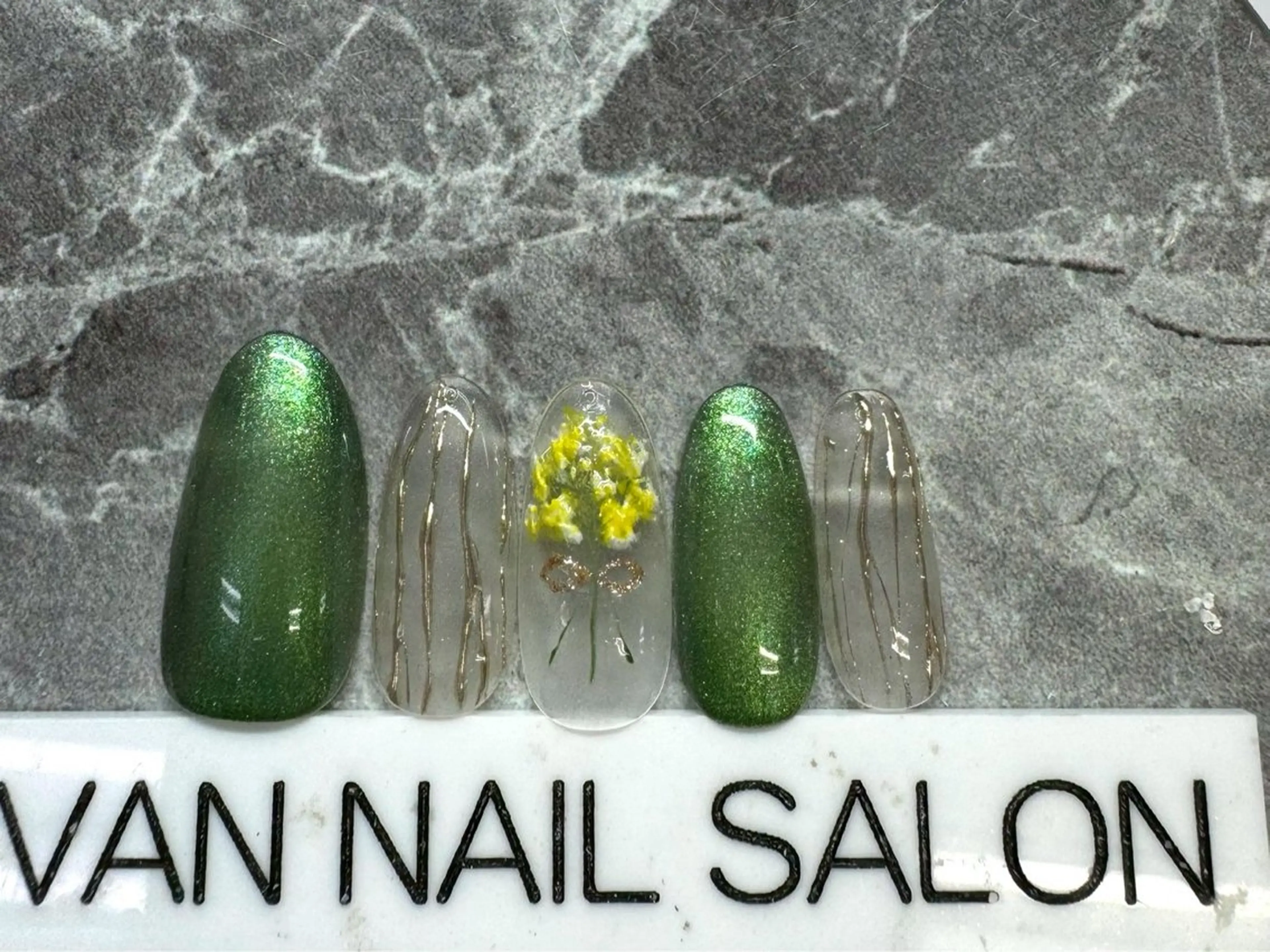 ネイル ハンドネイル Van Nail 本厚木店所属・Van Nail Salonのネイルデザイン