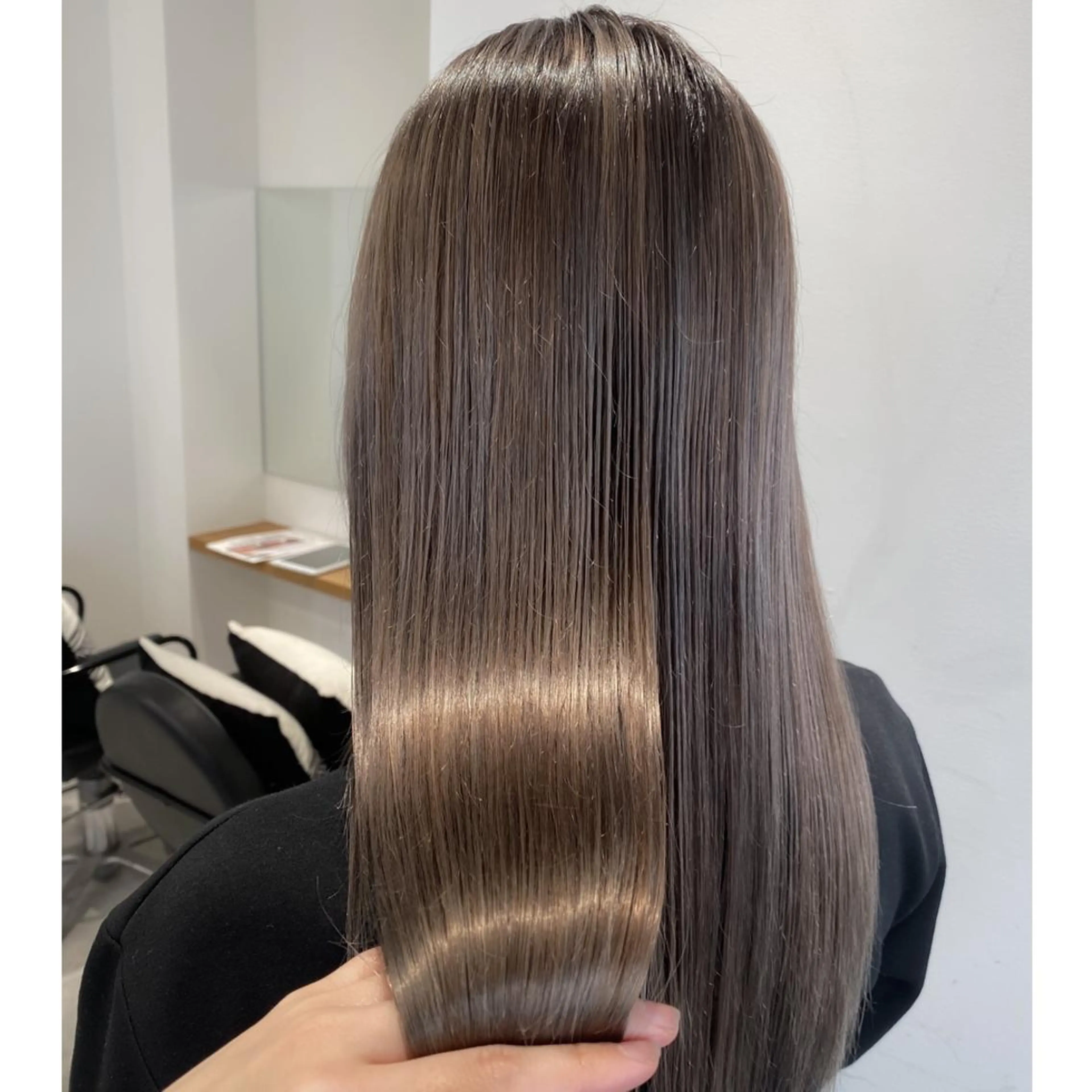 ロング カラー ヘアアレンジ ベージュカラー 小國 綾かのヘアスタイル