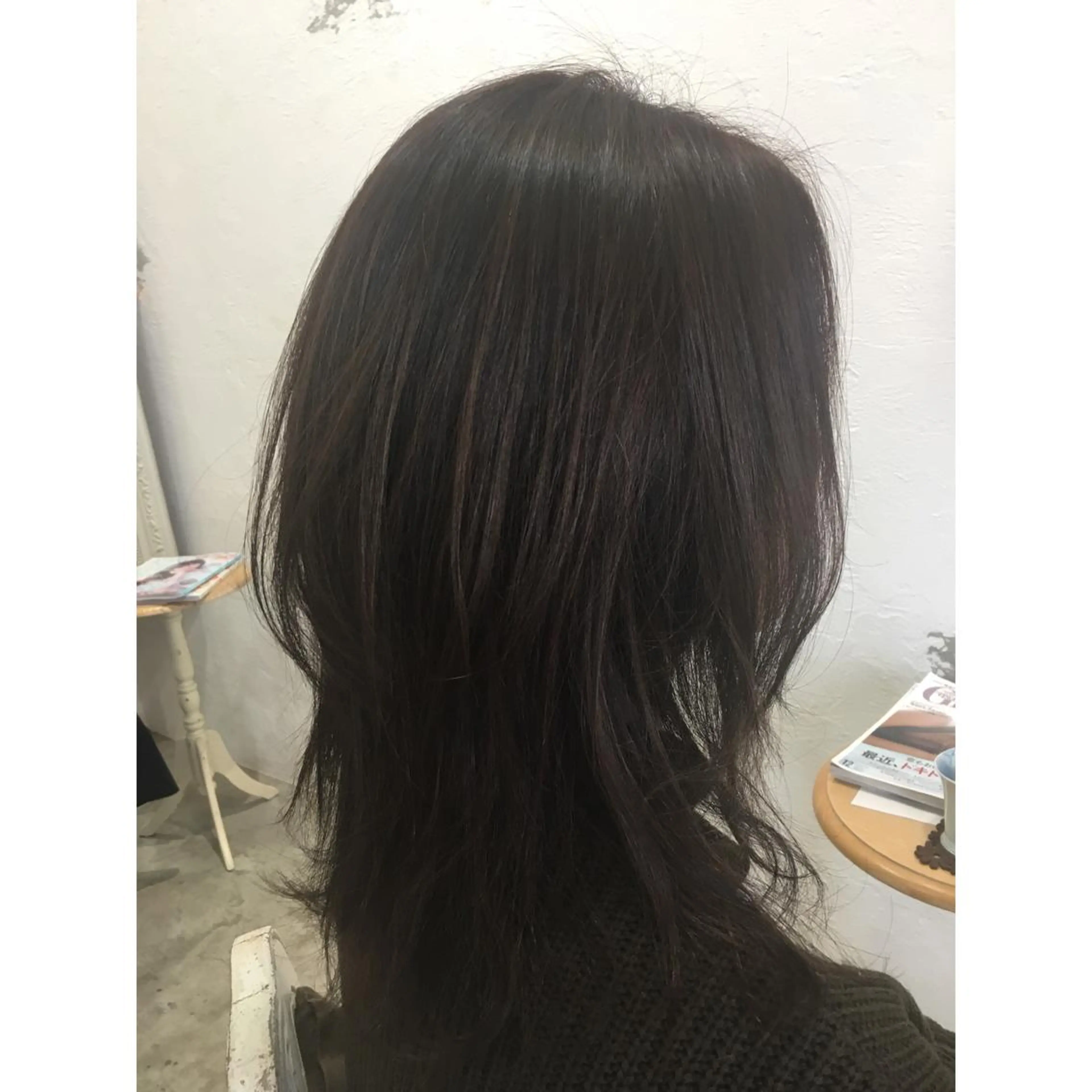 セミロング カラー グレージュ fio マナミのヘアスタイル