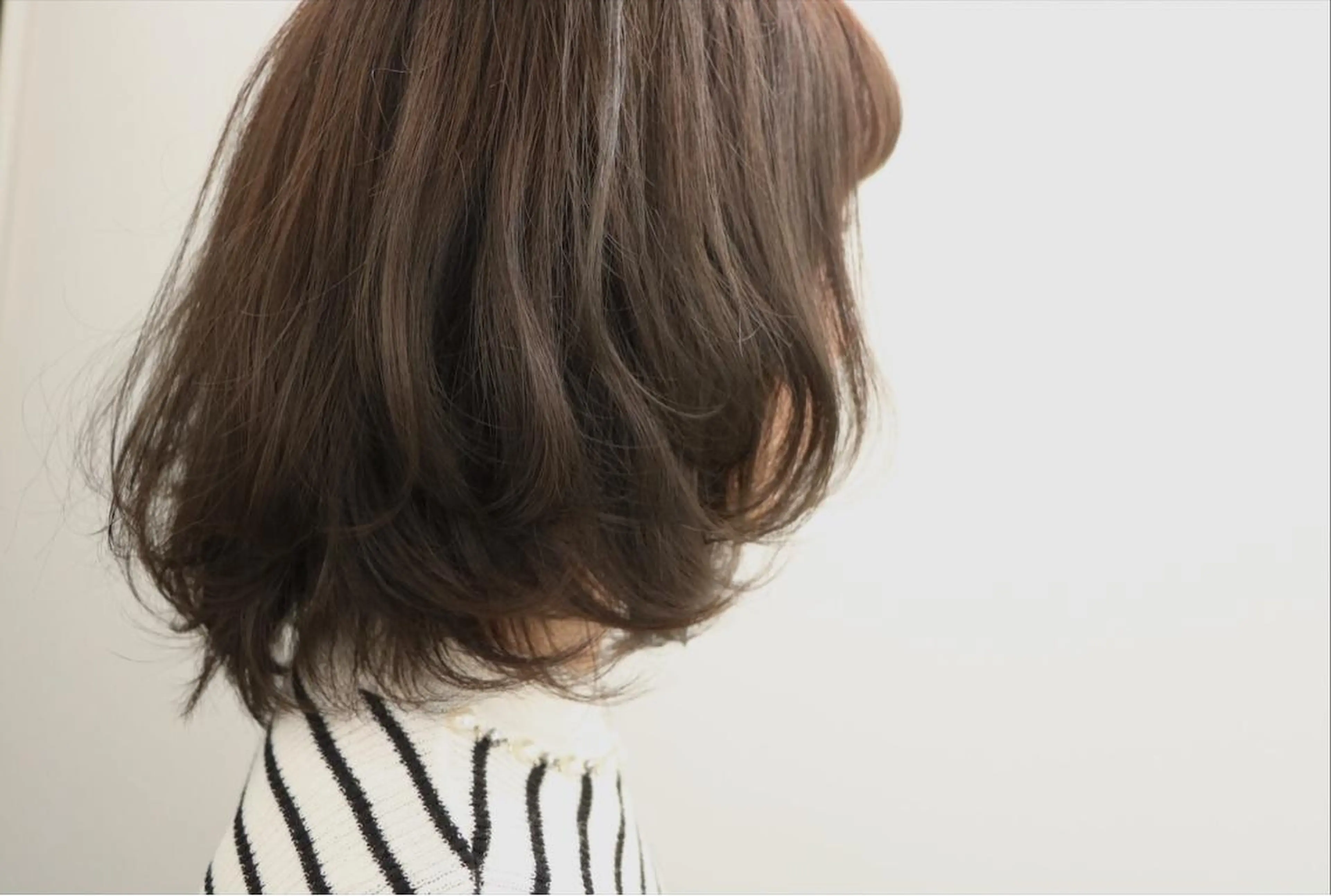 ミディアム セミロング カラー ブルーカラー ブルージュ レイヤーカット soins de   MaLily所属・soins de MaLilyのヘアスタイル