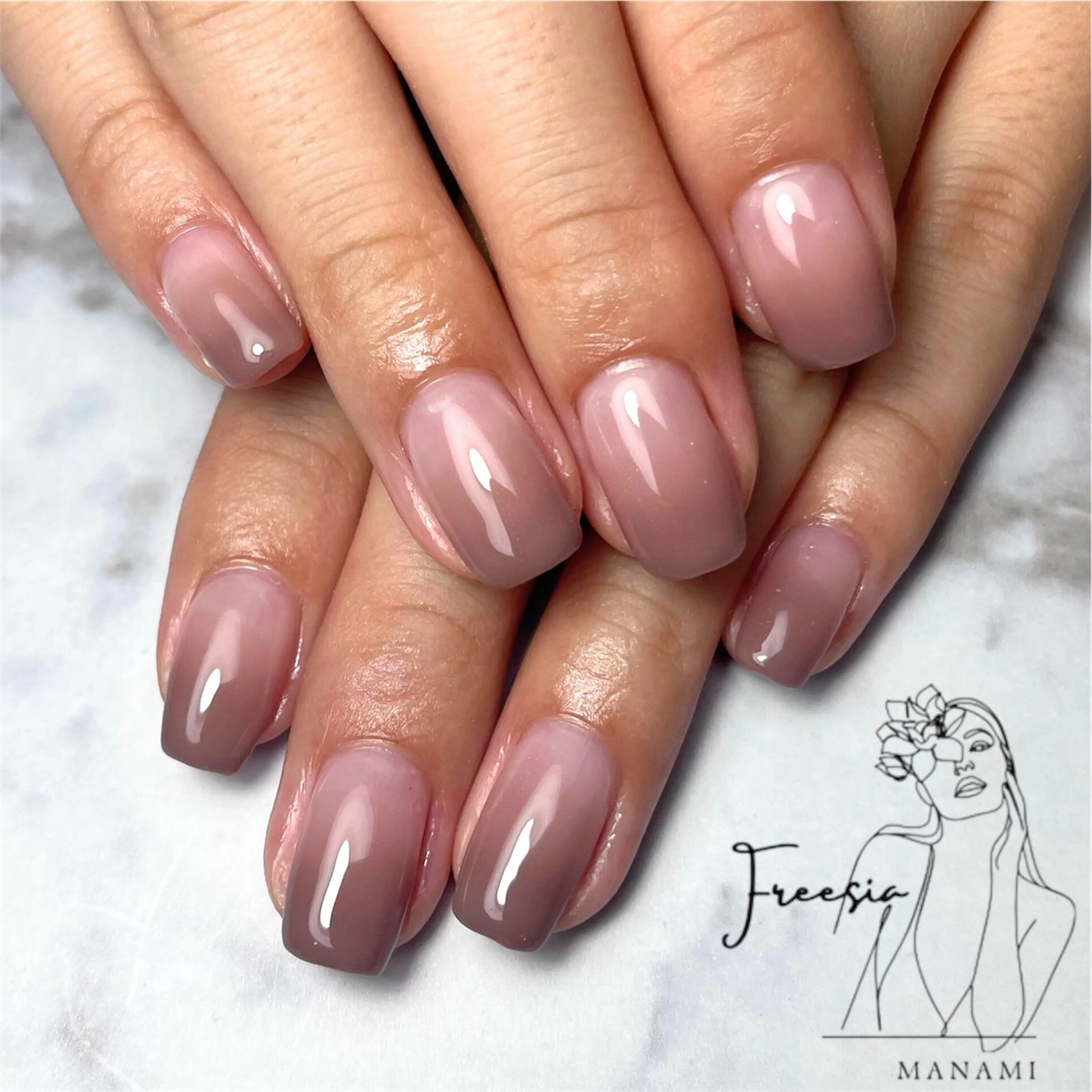 ネイル ブラウン グラデーション ハンドネイル freesia Manamiのネイルデザイン