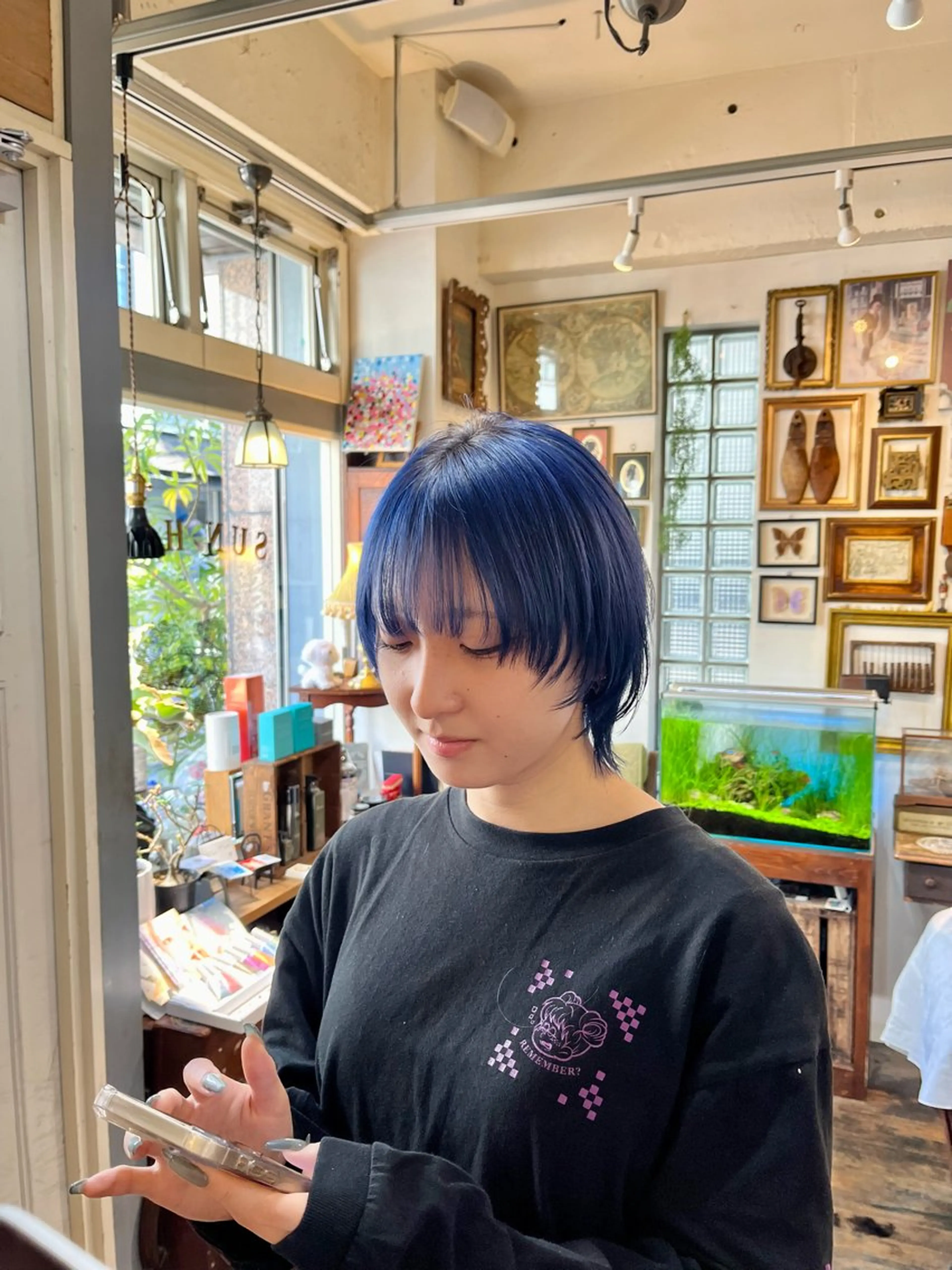 ショート カラー ブリーチ ブルーカラー ウルフカット カット ヘアカラー トリートメント ヘッドスパ 抜け感パーマ/ 顔まわり/緒方椋のヘアスタイル