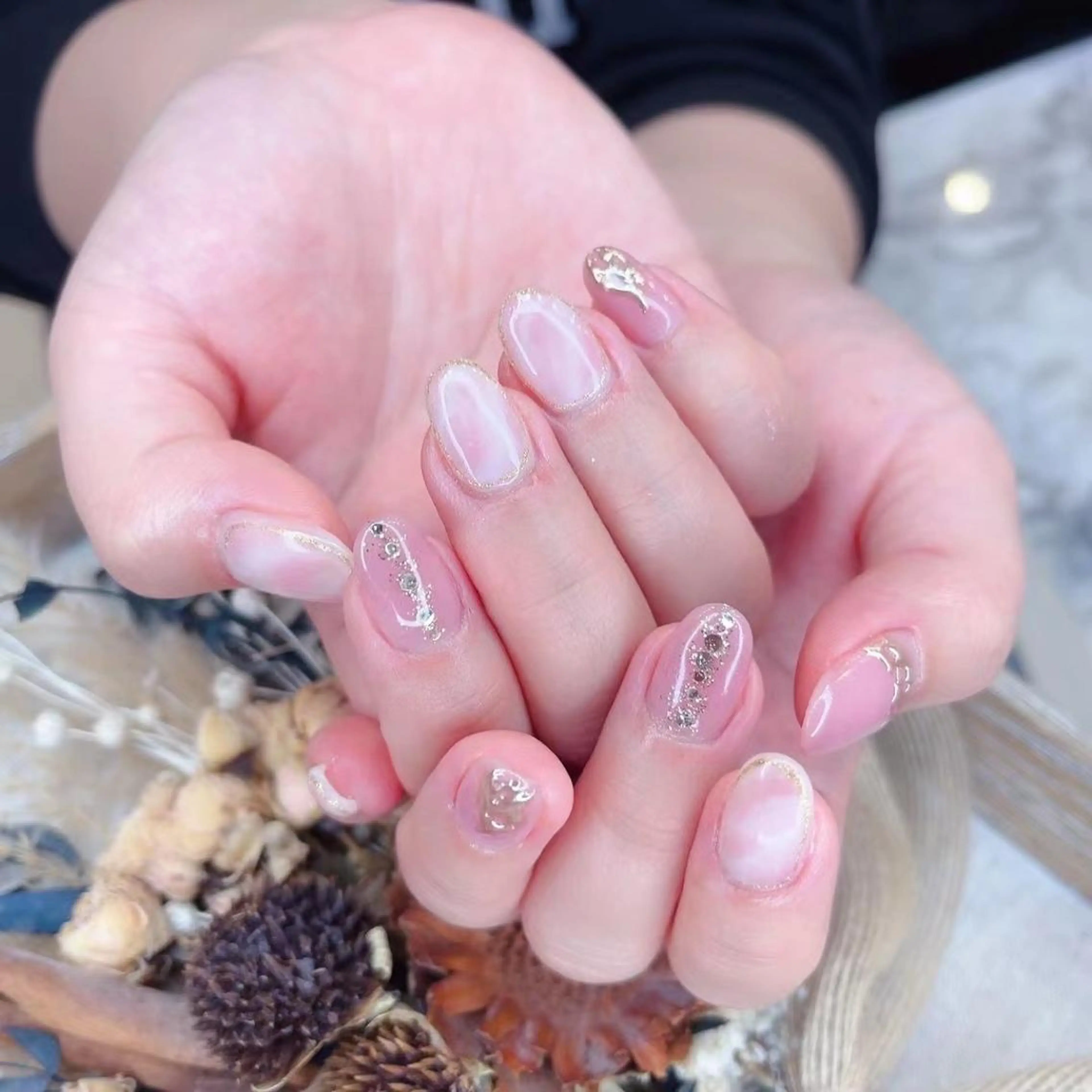 ネイル ゴールド ラメ(グリッター) ニュアンスネイル ストーンネイル Babarla Nailのネイルデザイン