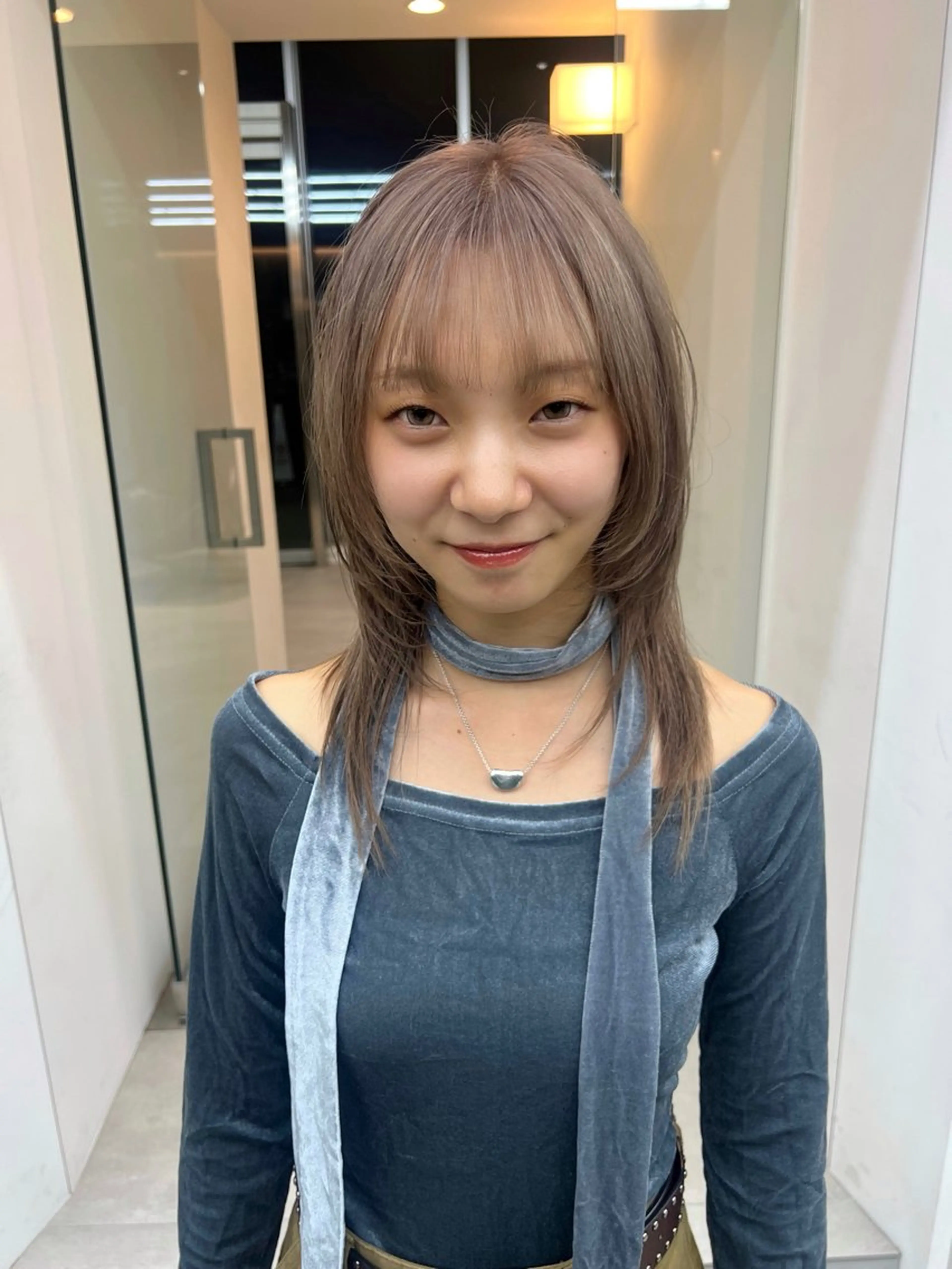 ミディアム カラー グレージュ ラベンダーカラー ハッシュカット レイヤーカット カット ヘアカラー トリートメント 当日予約OK レイヤーカット/艶髪のヘアスタイル