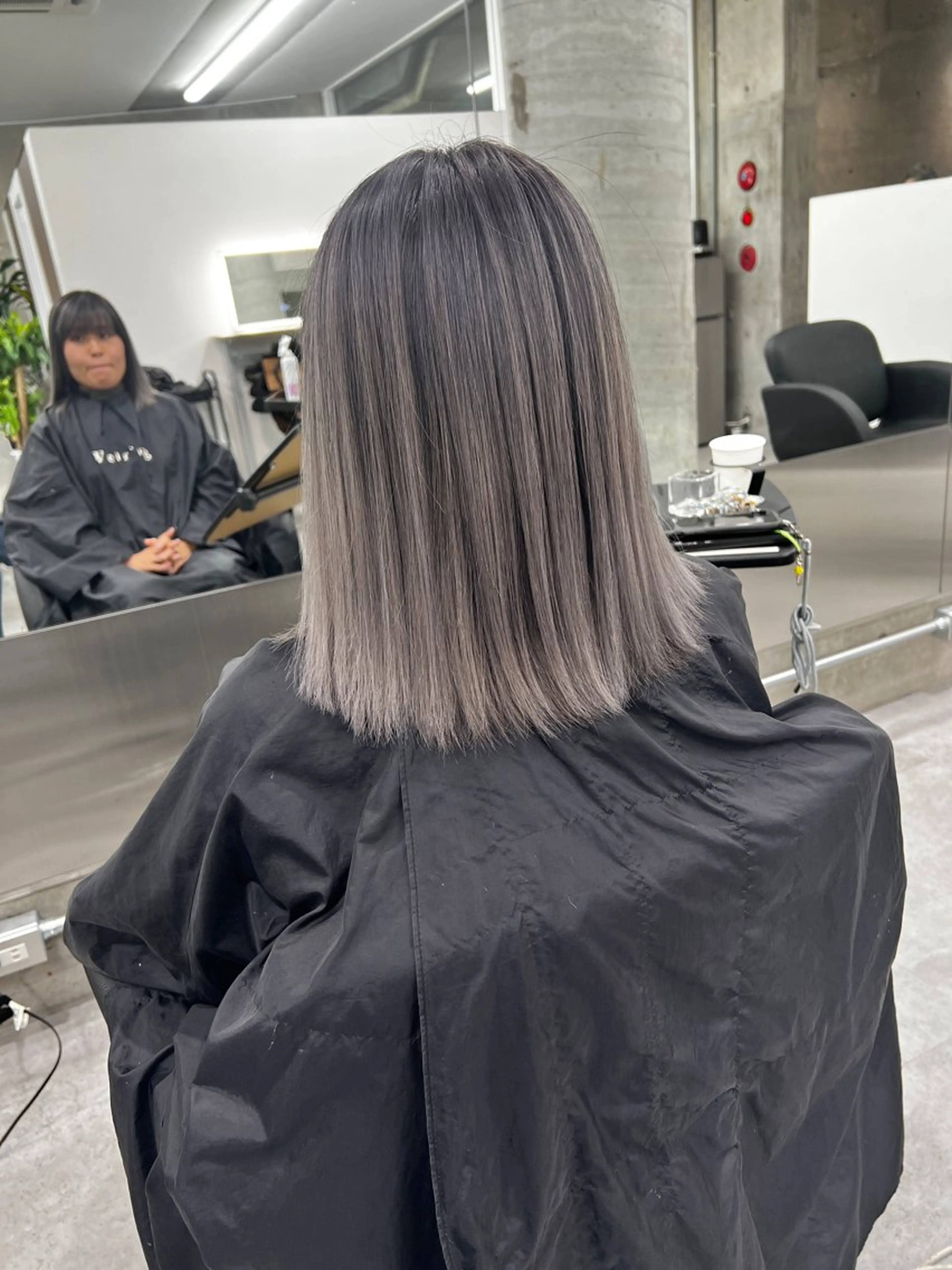 セミロング カラー バレイヤージュ ブリーチ ケアブリーチ ハイライトカラー ハイトーンカラー welring hair salon所属・welring hair salonのヘアスタイル