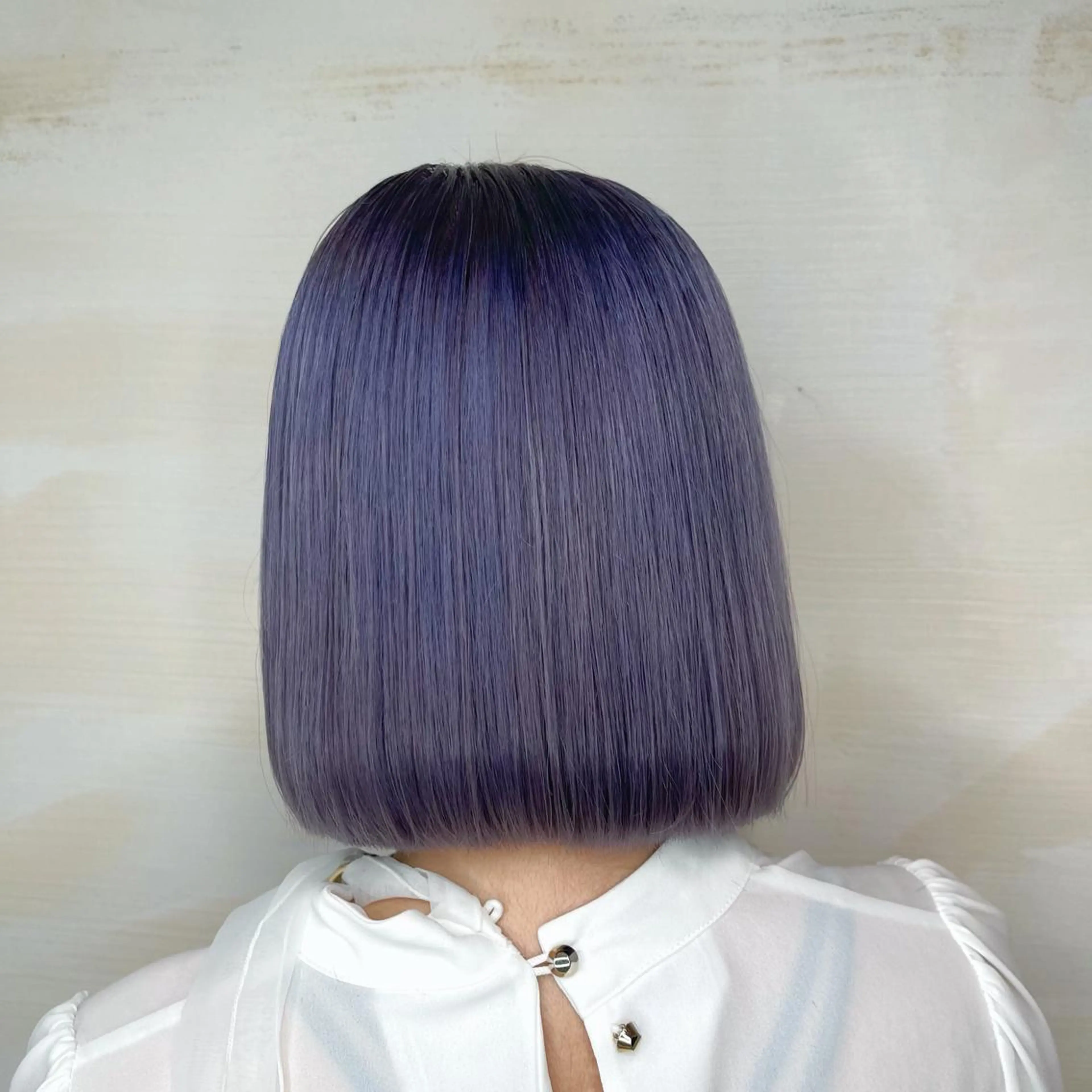 ショート カラー 切りっぱなしボブ ブリーチ ブルーカラー ブルーラベンダー 透明感カラー ヘアカラー トリートメント MEI💫銀座 エクステ/艶カラーのヘアスタイル