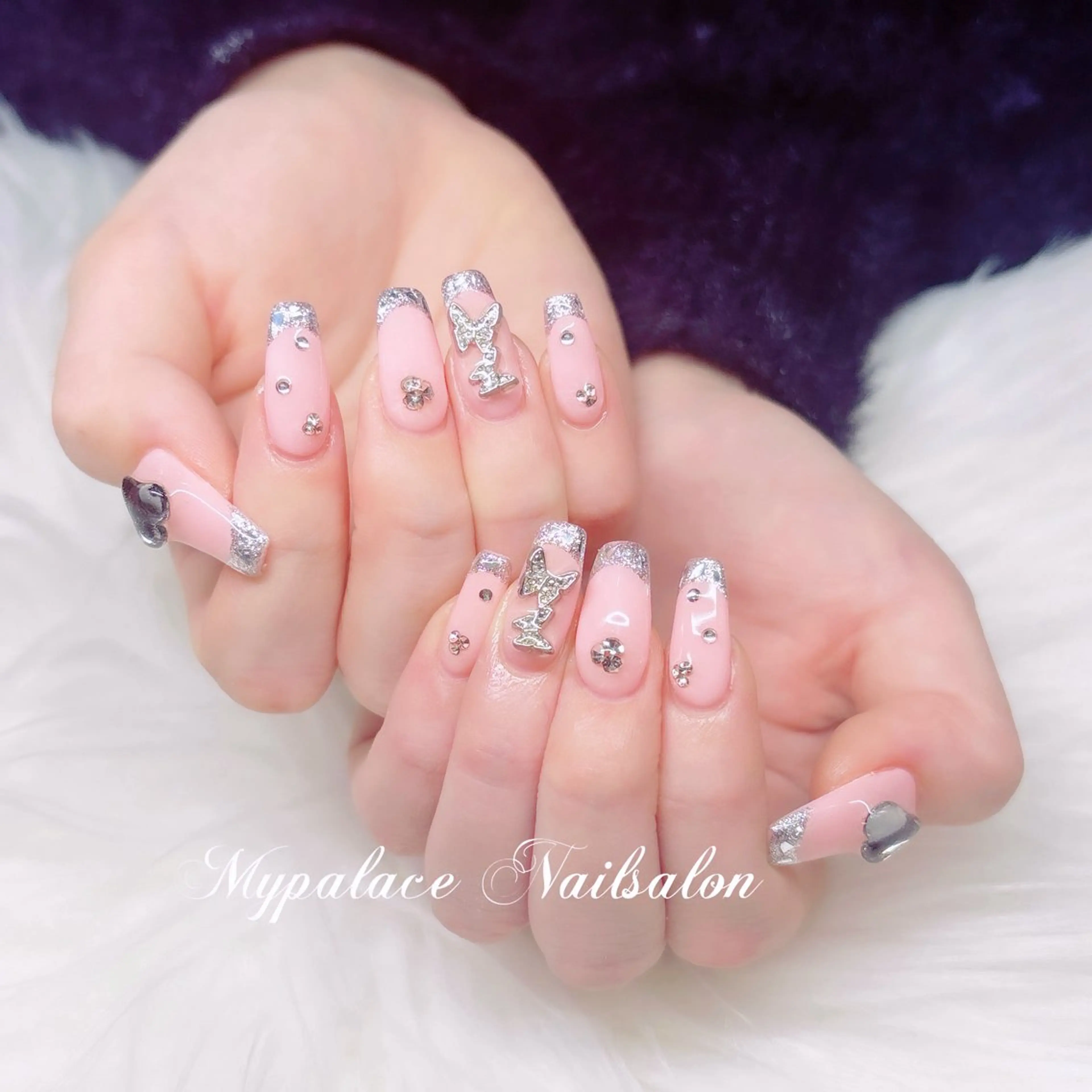 ネイル フレンチネイル ガラスフレンチ ハート キラキラネイル ストーンネイル ハンドネイル Yuis Nailスカルプ専門のネイルデザイン