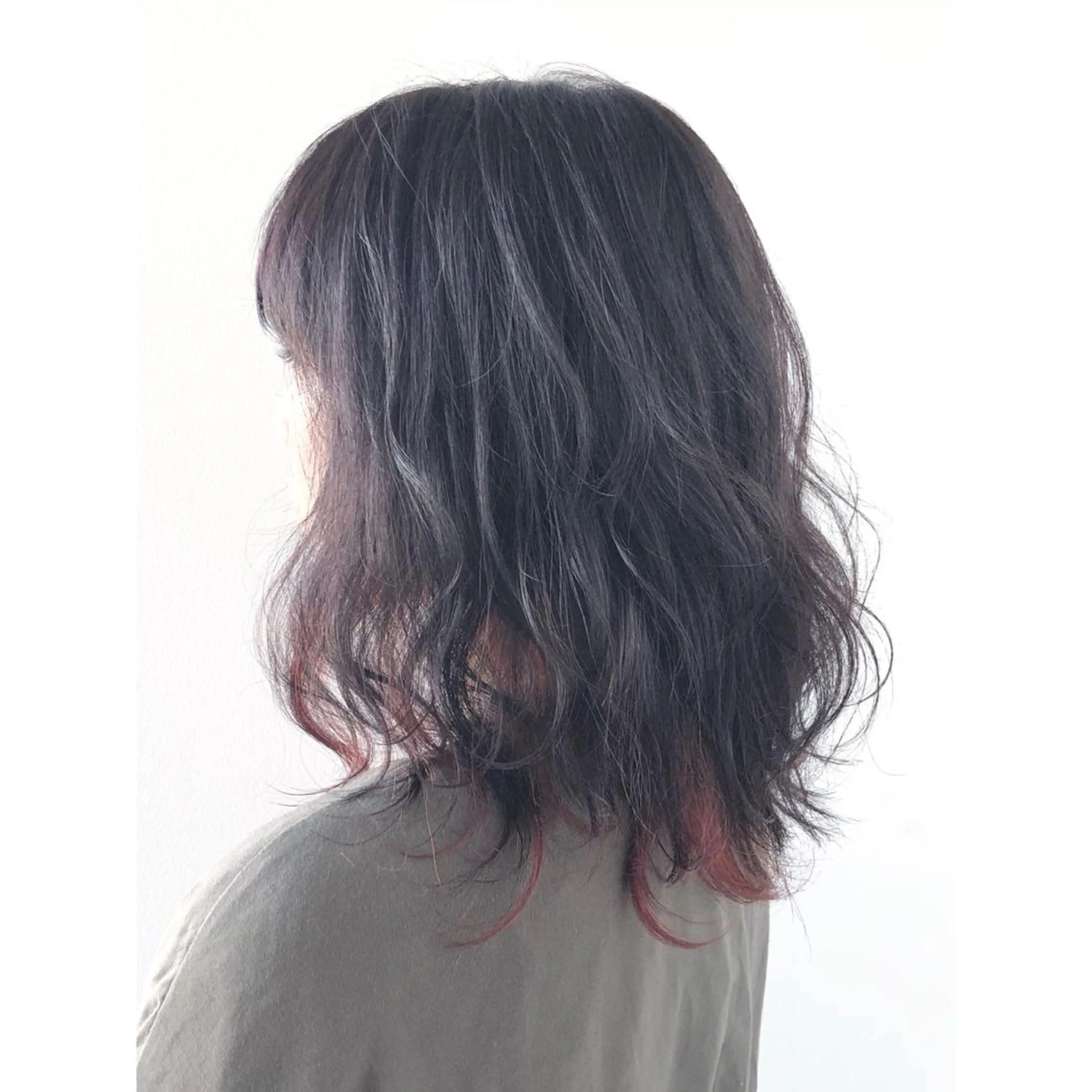 ミディアム カラー ブリーチ ケアブリーチ 透明感カラー インナーカラー KIZU 髪質改善 オカルト怪談のヘアスタイル