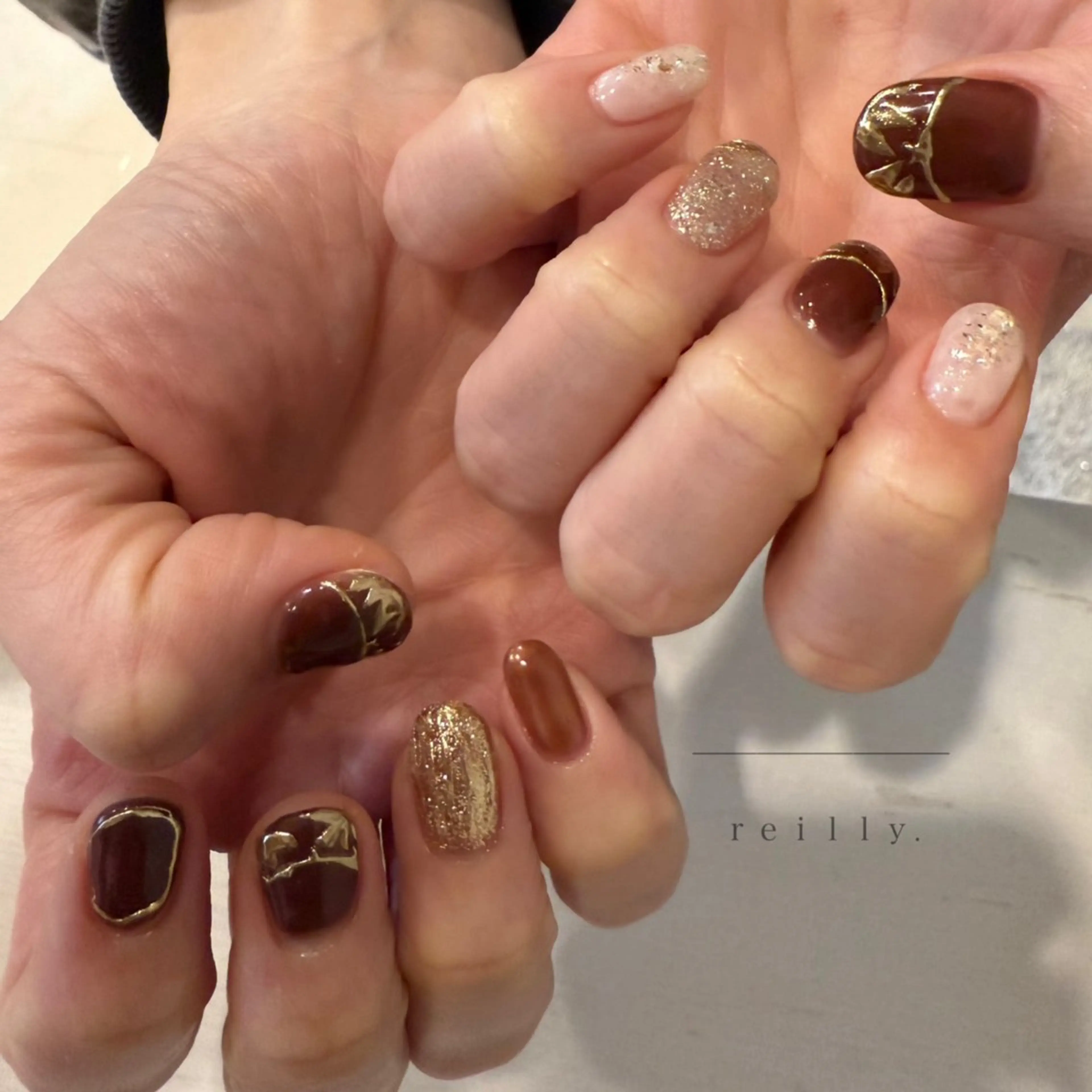 ネイル ブラウン ジェルネイル ニュアンスネイル オフィスネイル ぷっくりネイル ハンドネイル REILLY nail所属・みさき Reillynailのネイルデザイン