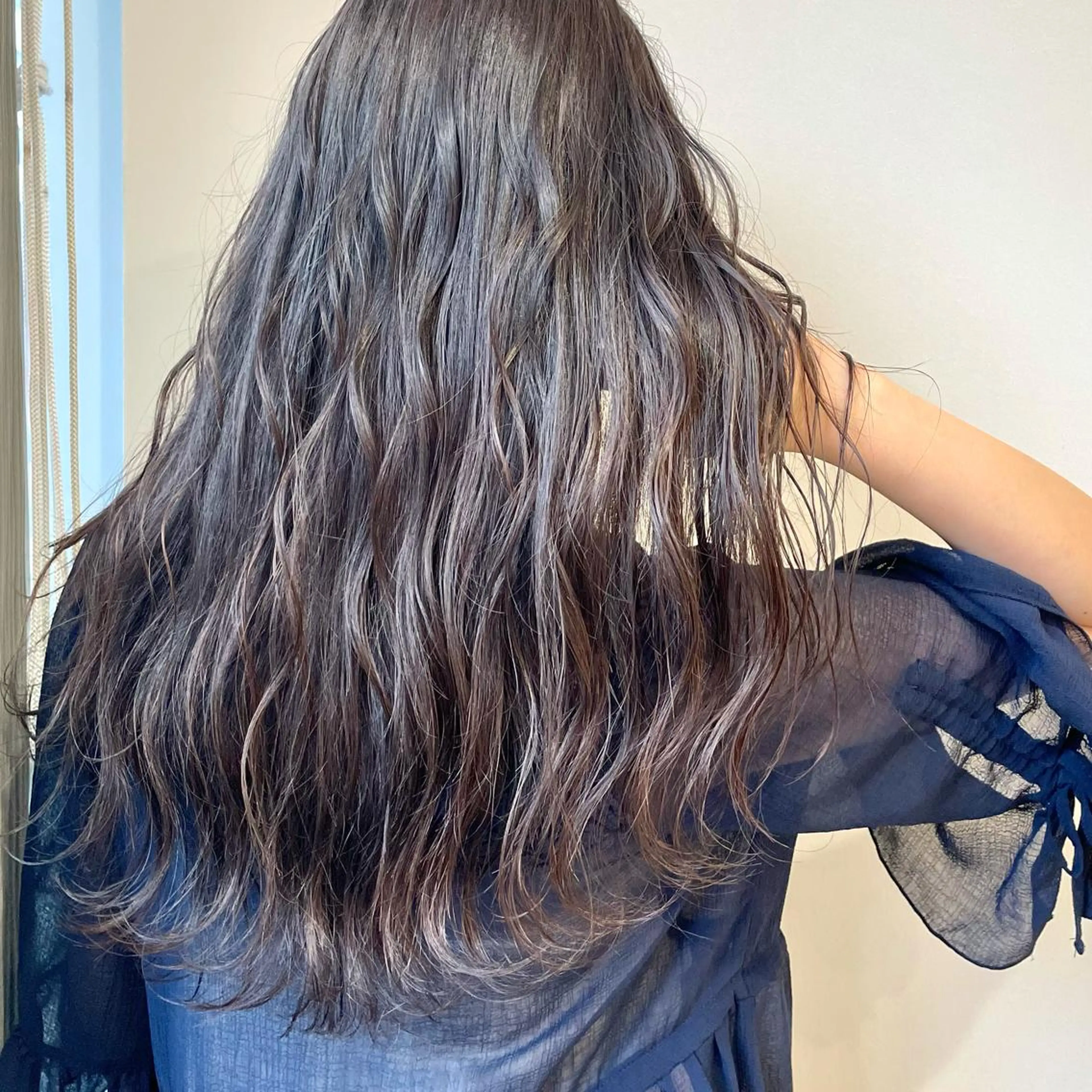 ロング カラー 透明感カラー ハイライトカラー ハイライト Eleanor 立川北口のヘアスタイル