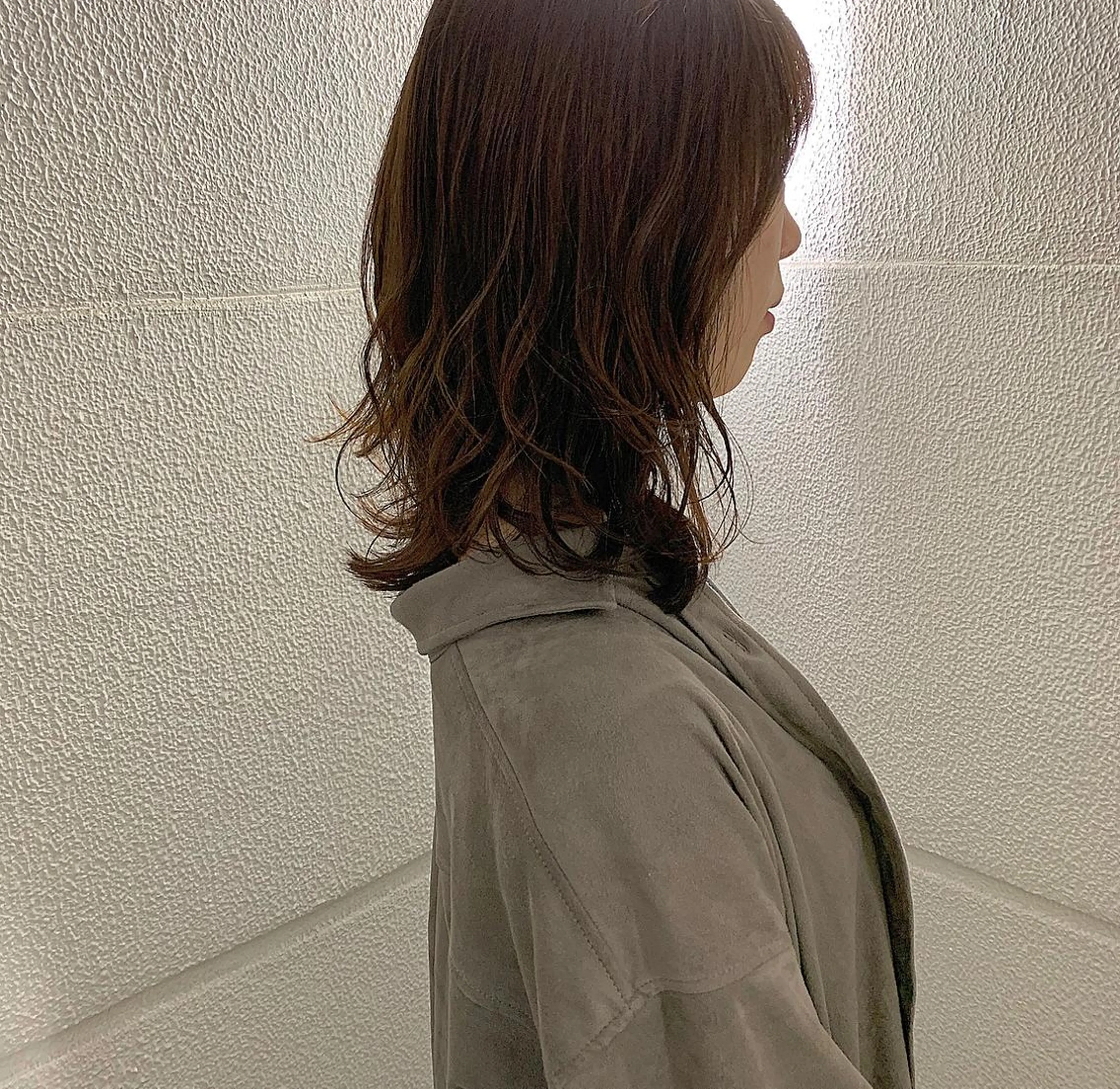 ミディアム 小泉 葵のヘアスタイル