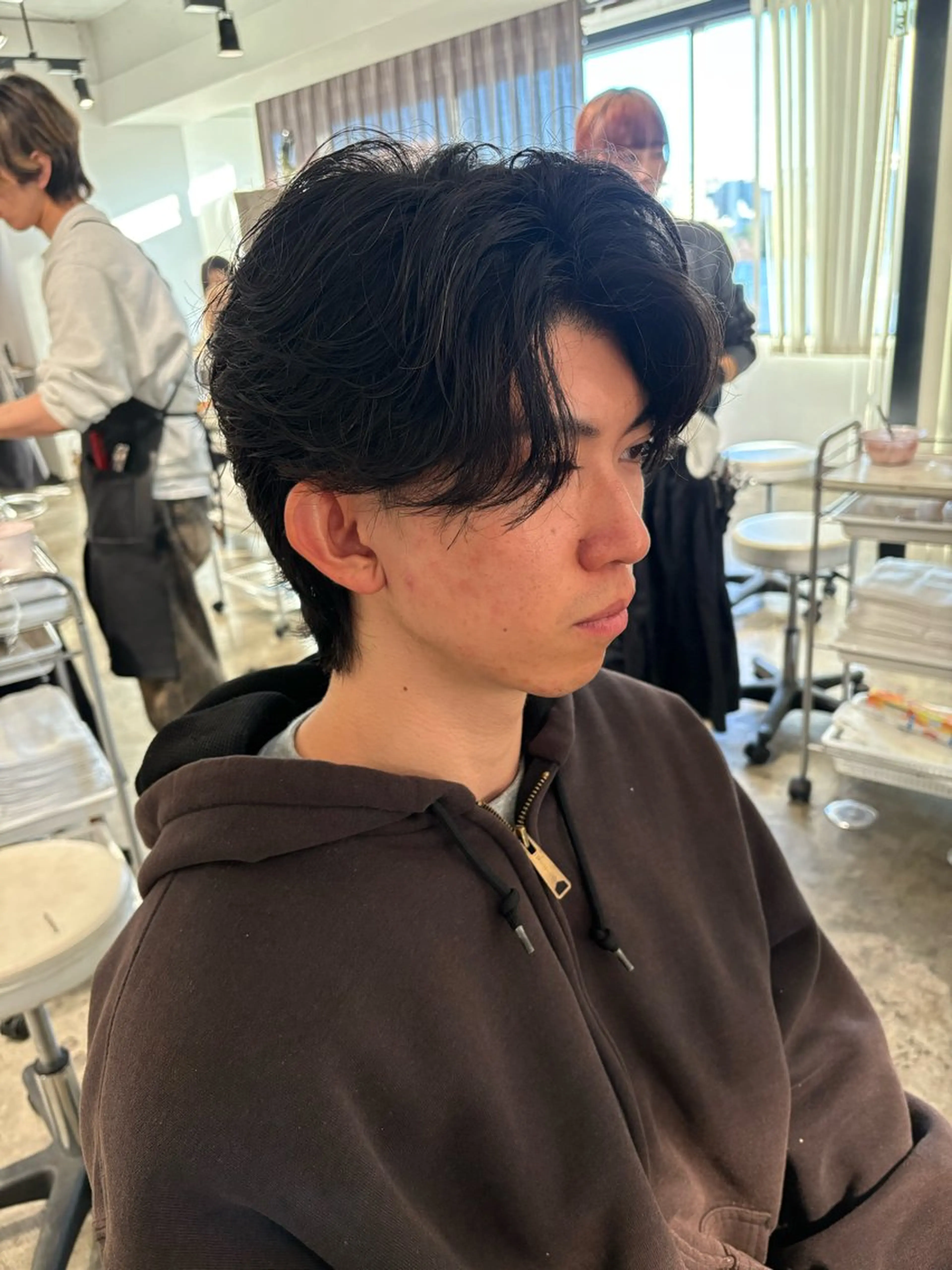 ショート パーマ メンズ センターパート ダウンパーマ フェザーパーマ カルマパーマ メンズ韓国風 カット フェザーパーマ癖毛 曲がる縮毛矯正森岡のヘアスタイル