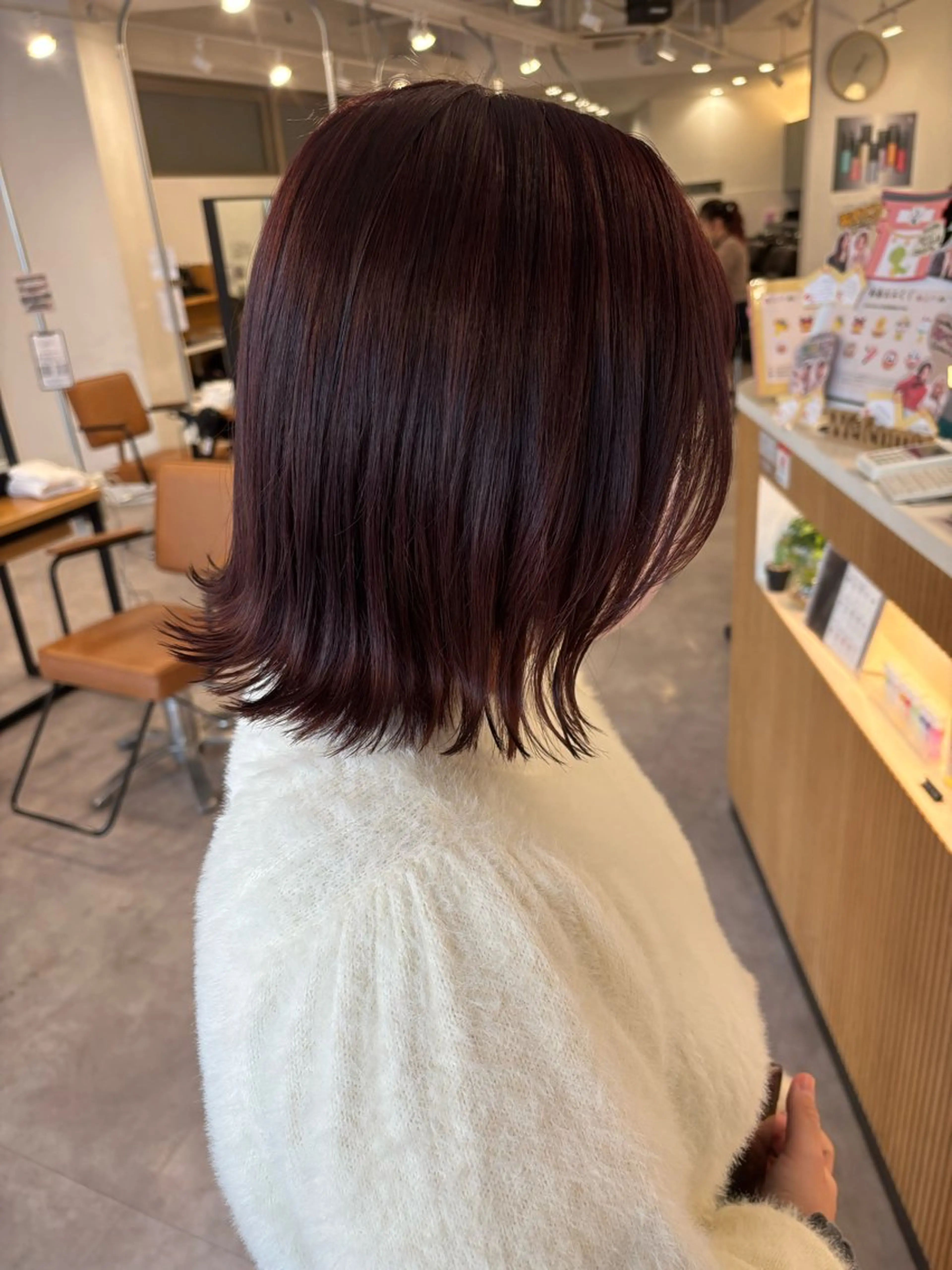 ミディアム 外ハネヘア カット ヘアカラー 細野 菜月のヘアスタイル