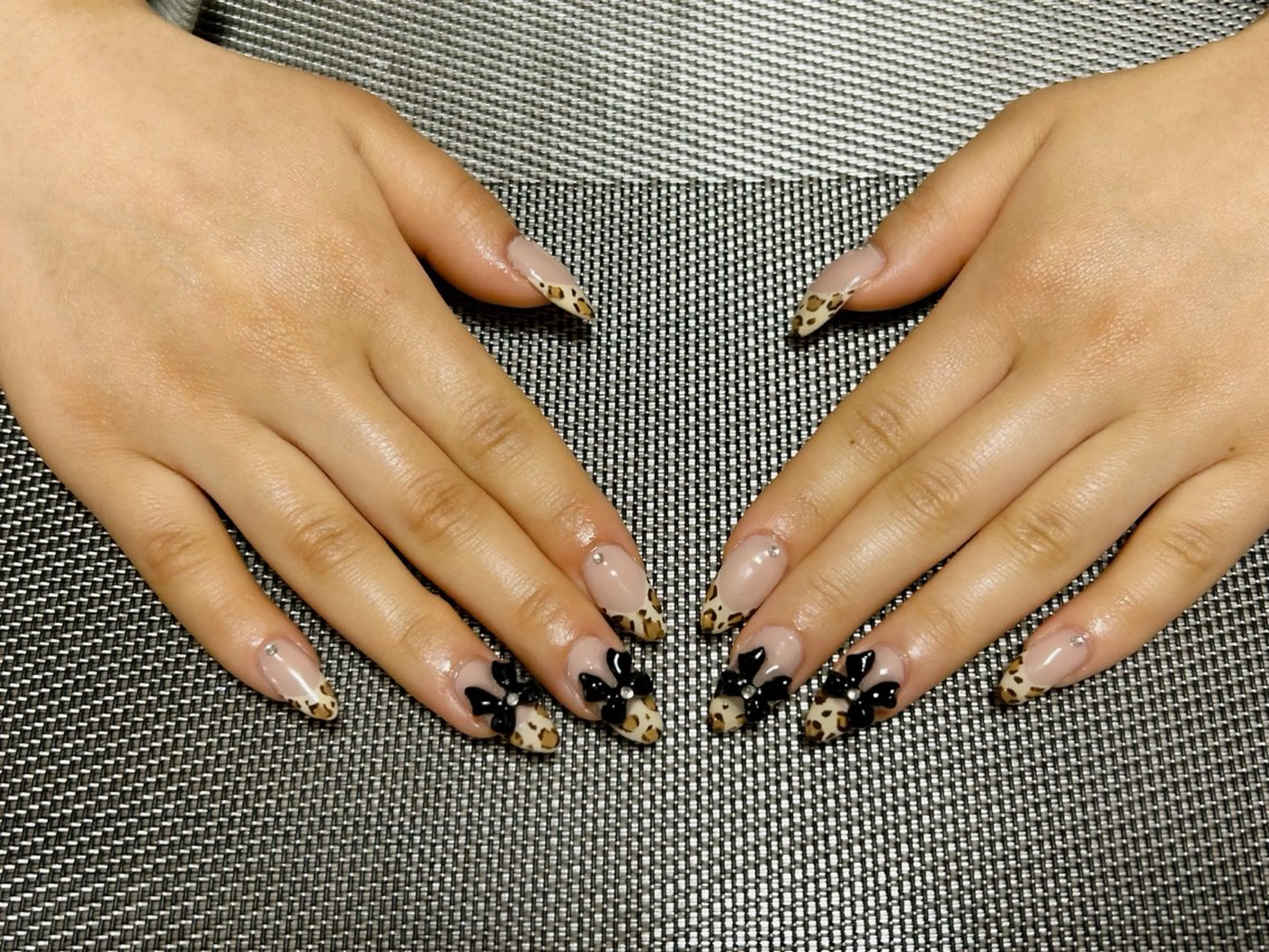 ネイル アニマル柄 リボン スカルプネイル ハンドネイル i nailのネイルデザイン