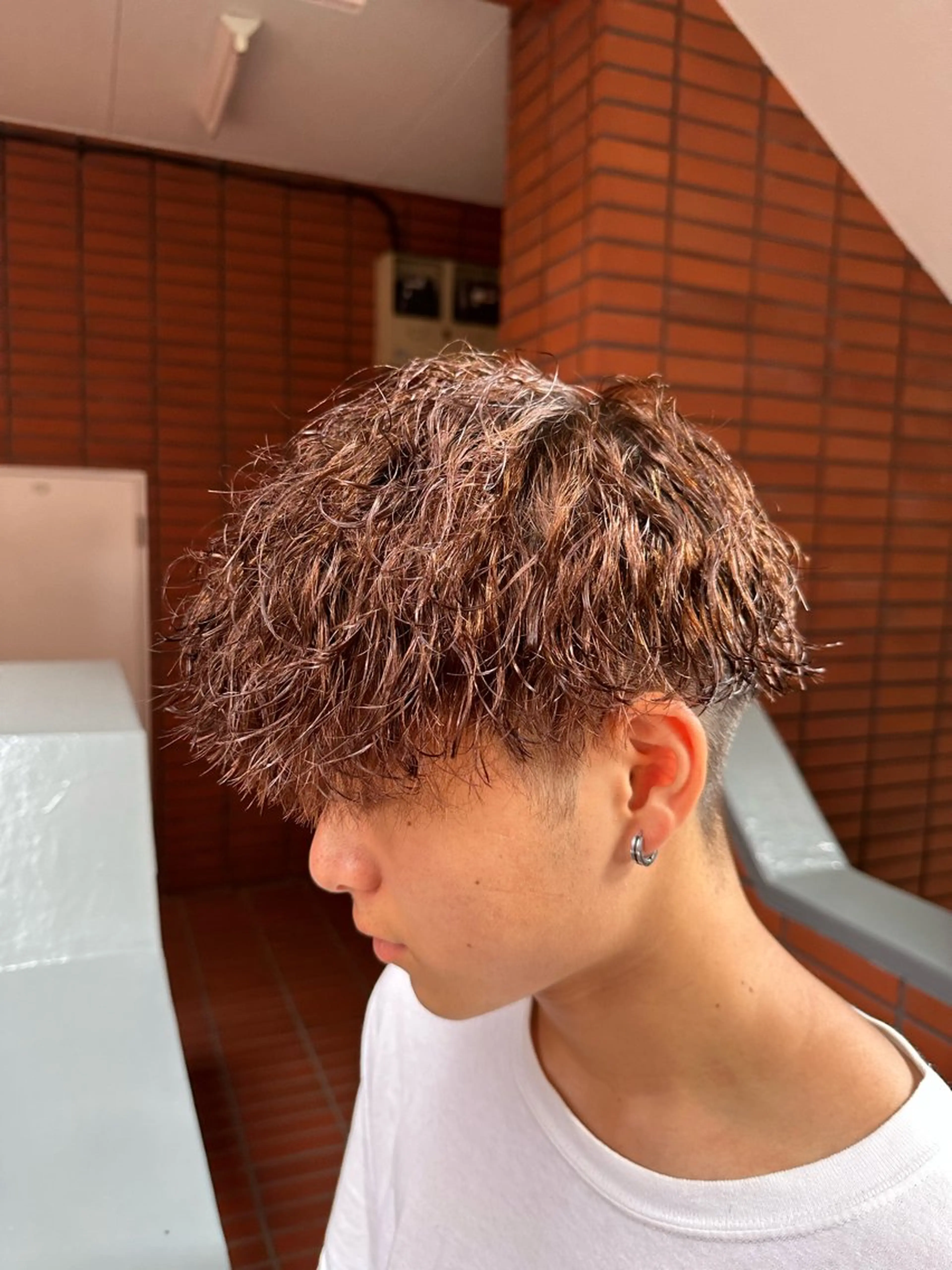 ミディアム パーマ メンズ ミディアムパーマ メンズブリーチ メンズパーマ カット パーマ 立川メンズパーマ職人 小泉文人のヘアスタイル
