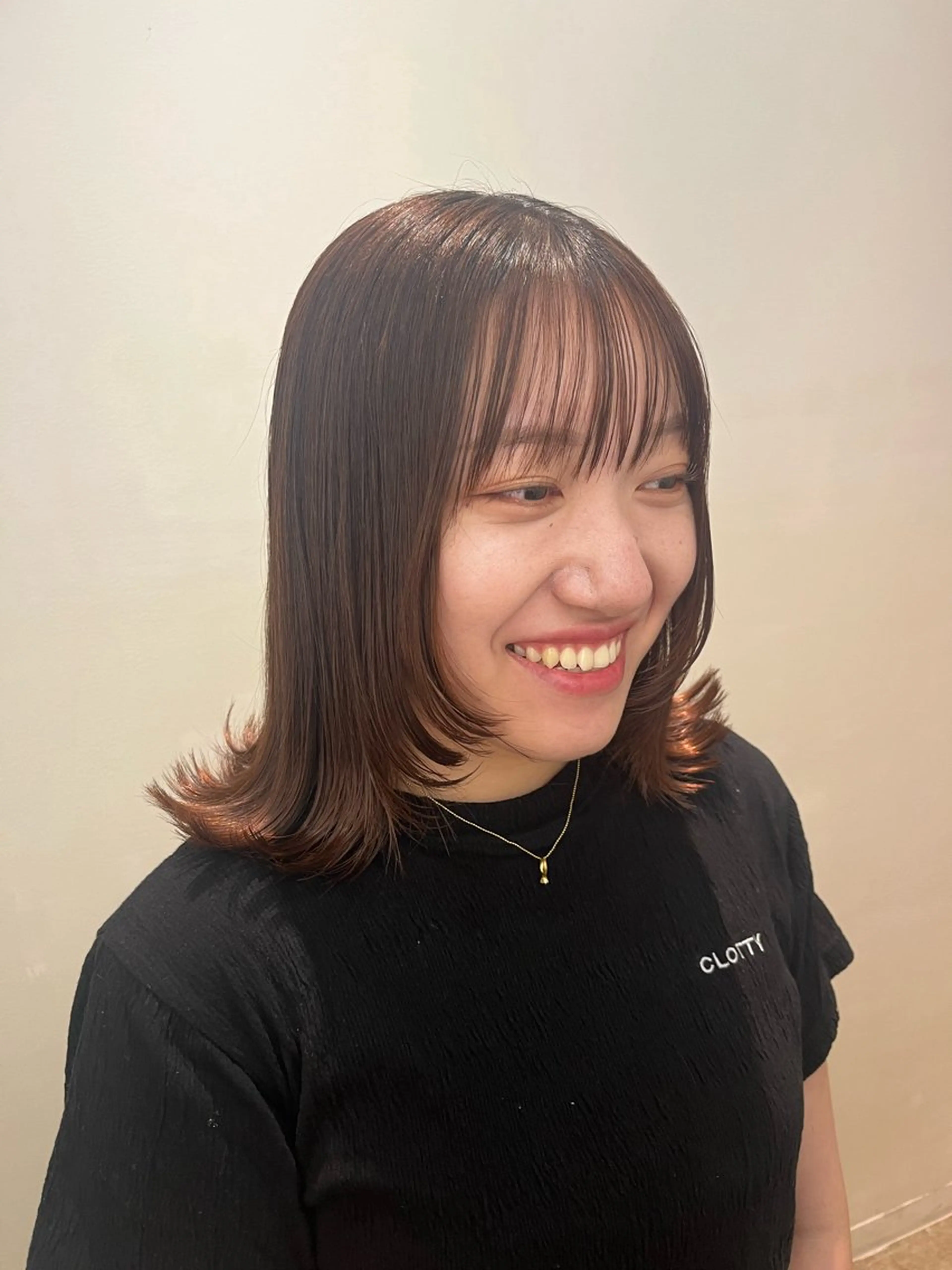 ミディアム カラー 顔まわりレイヤー レイヤーカット 🌷 SHIORIのヘアスタイル