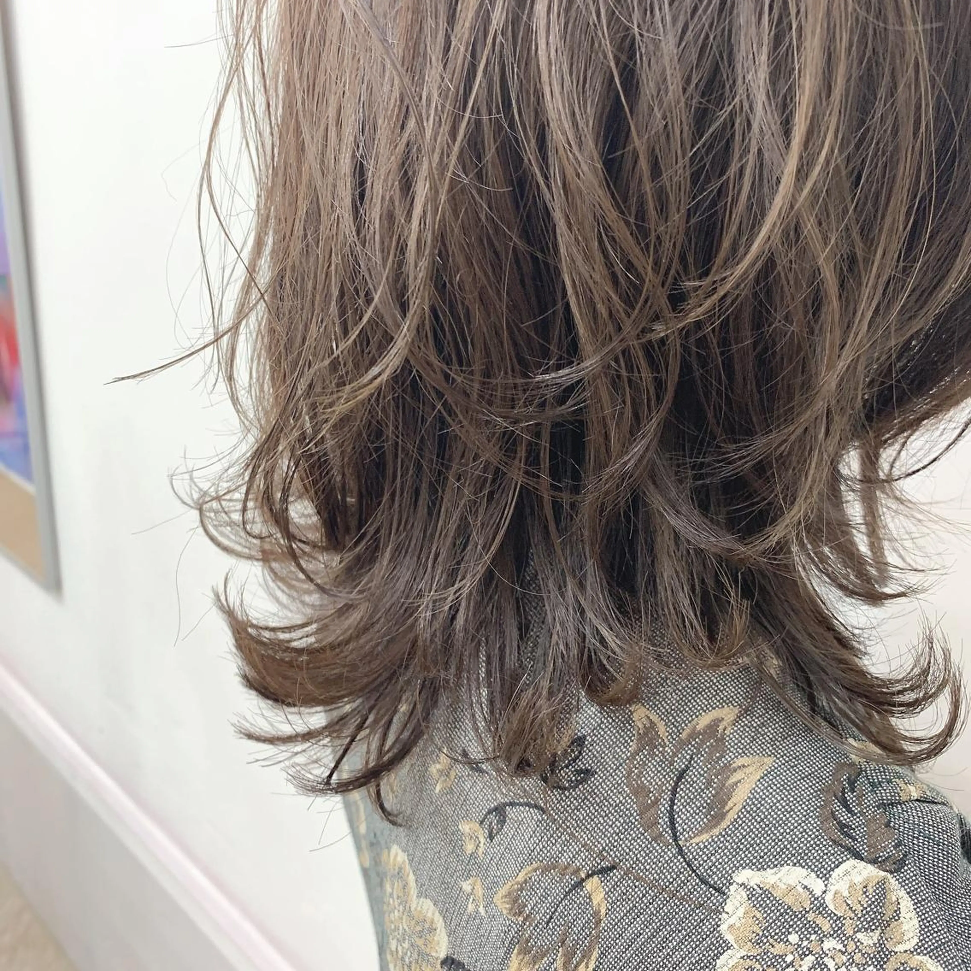 ミディアム ミディアムレイヤー レイヤーカット カット ヘアカラー chama レイヤーカットのヘアスタイル