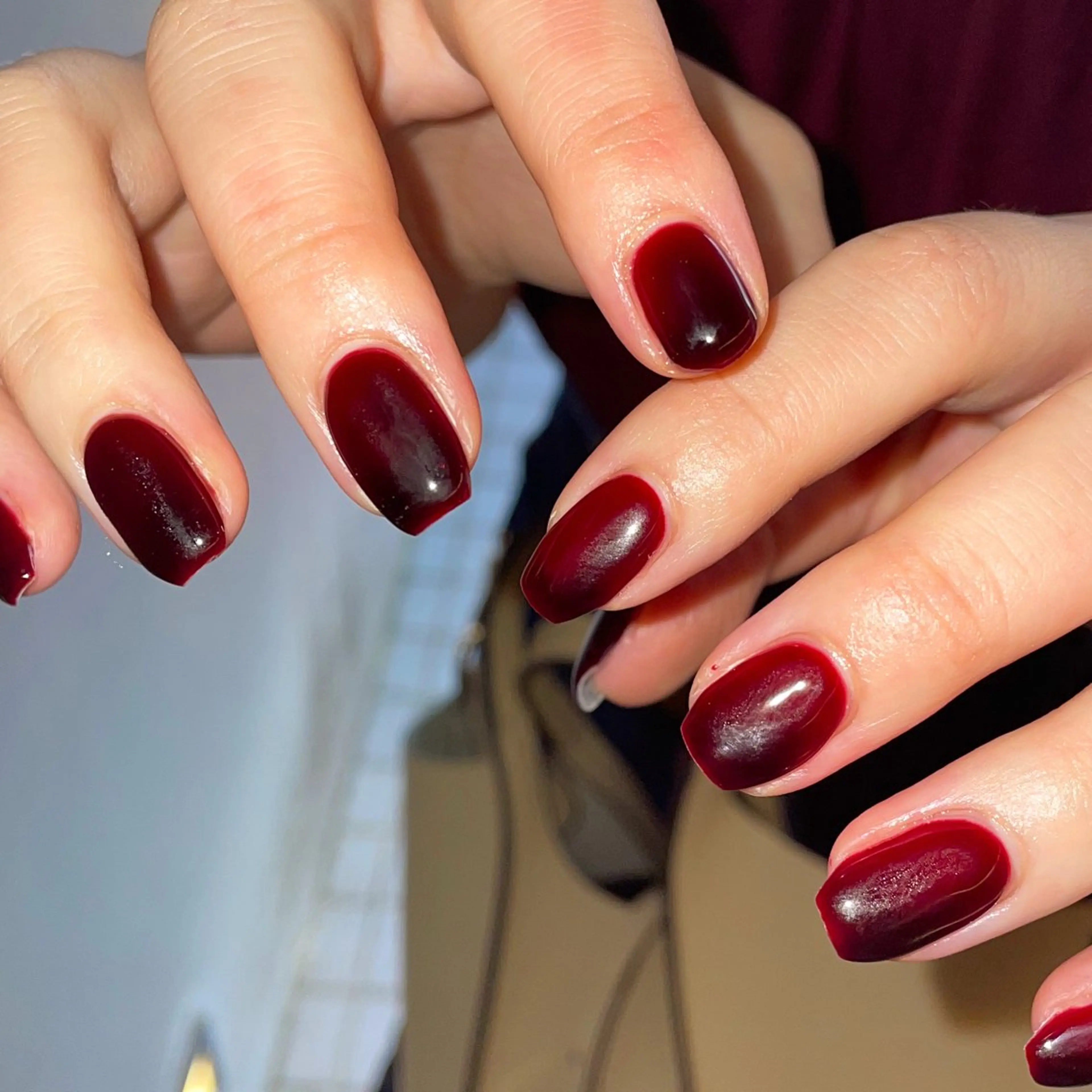 ネイル ボルドー ワンカラーネイル 赤色 シンプルネイル ハンドネイル ハンドケア 🎀NAIL🎀 AI🪄︎︎◝✩のネイルデザイン