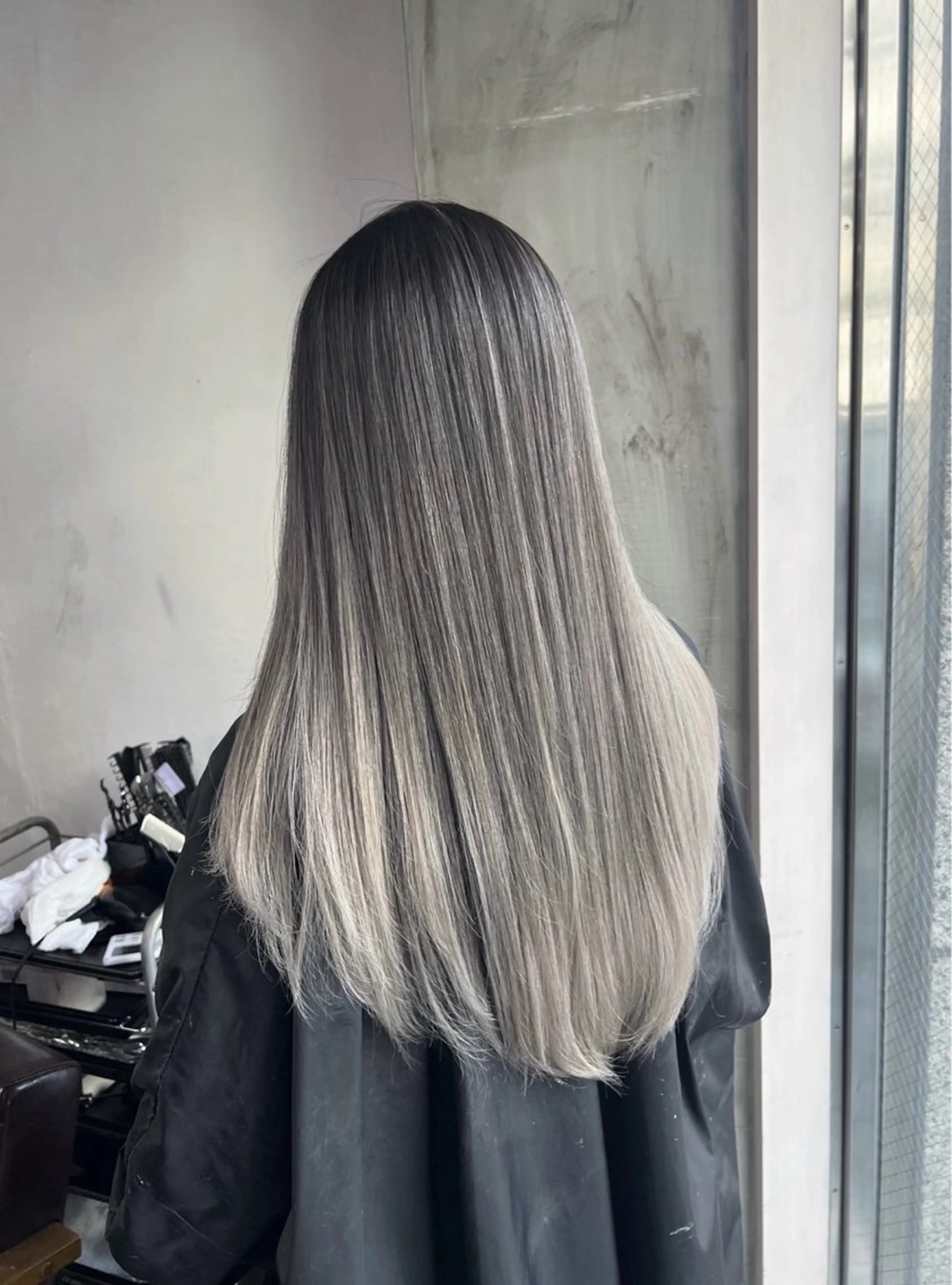 ロング カラー バレイヤージュ シルバー ホワイトシルバー レイヤーカット ヘアカラー トリートメント ROBIN所属・指名数No.1 /NAOYAのヘアスタイル