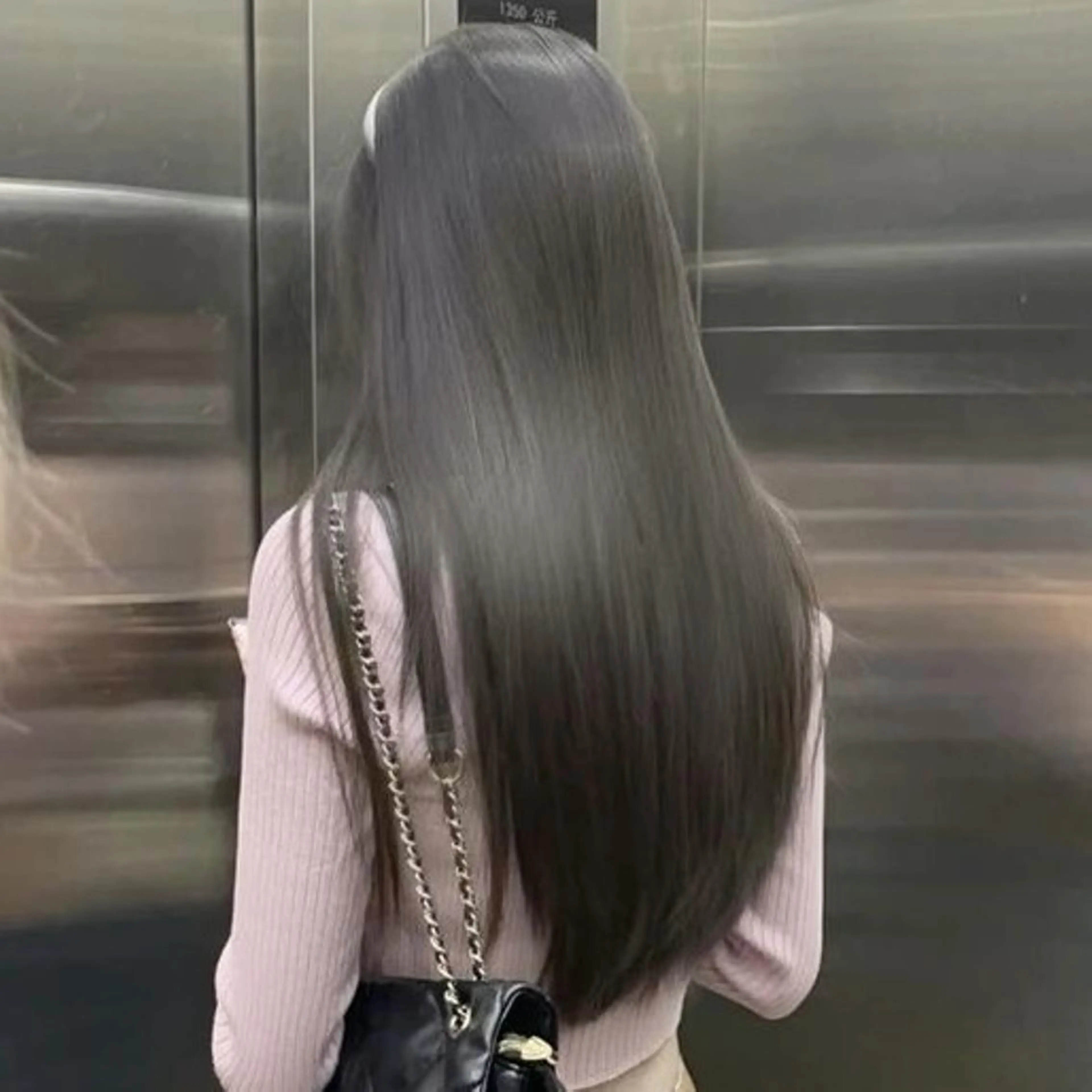 【黒染めしたくない方へ】ワンカラーで出来る透明感カラー＋炭酸スパ＋コテ巻き仕上げの写真