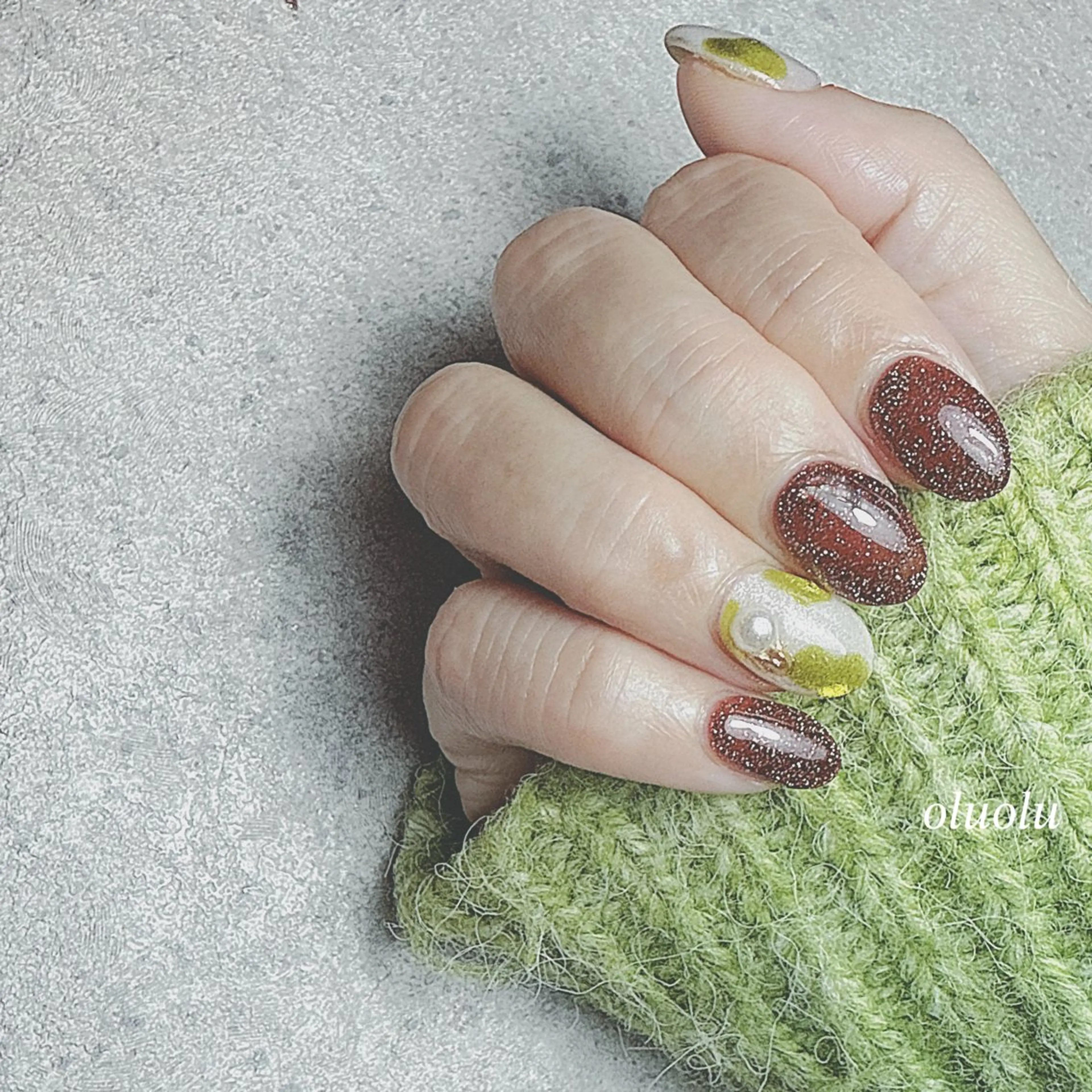 ネイル アートネイル ブラウン フラッシュネイル マグネットネイル ニュアンスネイル ハンドネイル 大村 紬華のネイルデザイン