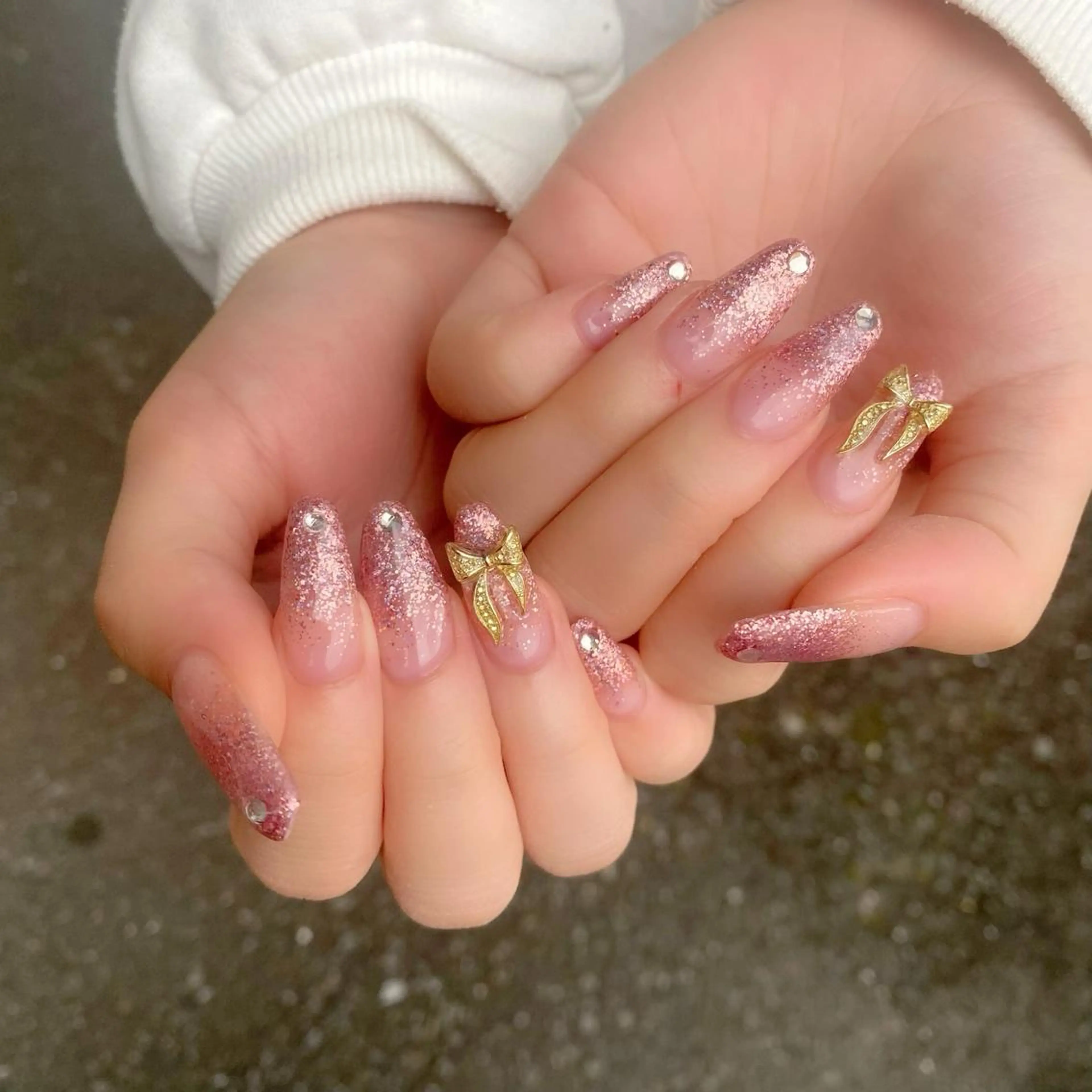 ネイル グラデーション ラメ(グリッター) ラメグラデーション ロングネイル リボン Salon Ｋのネイルデザイン