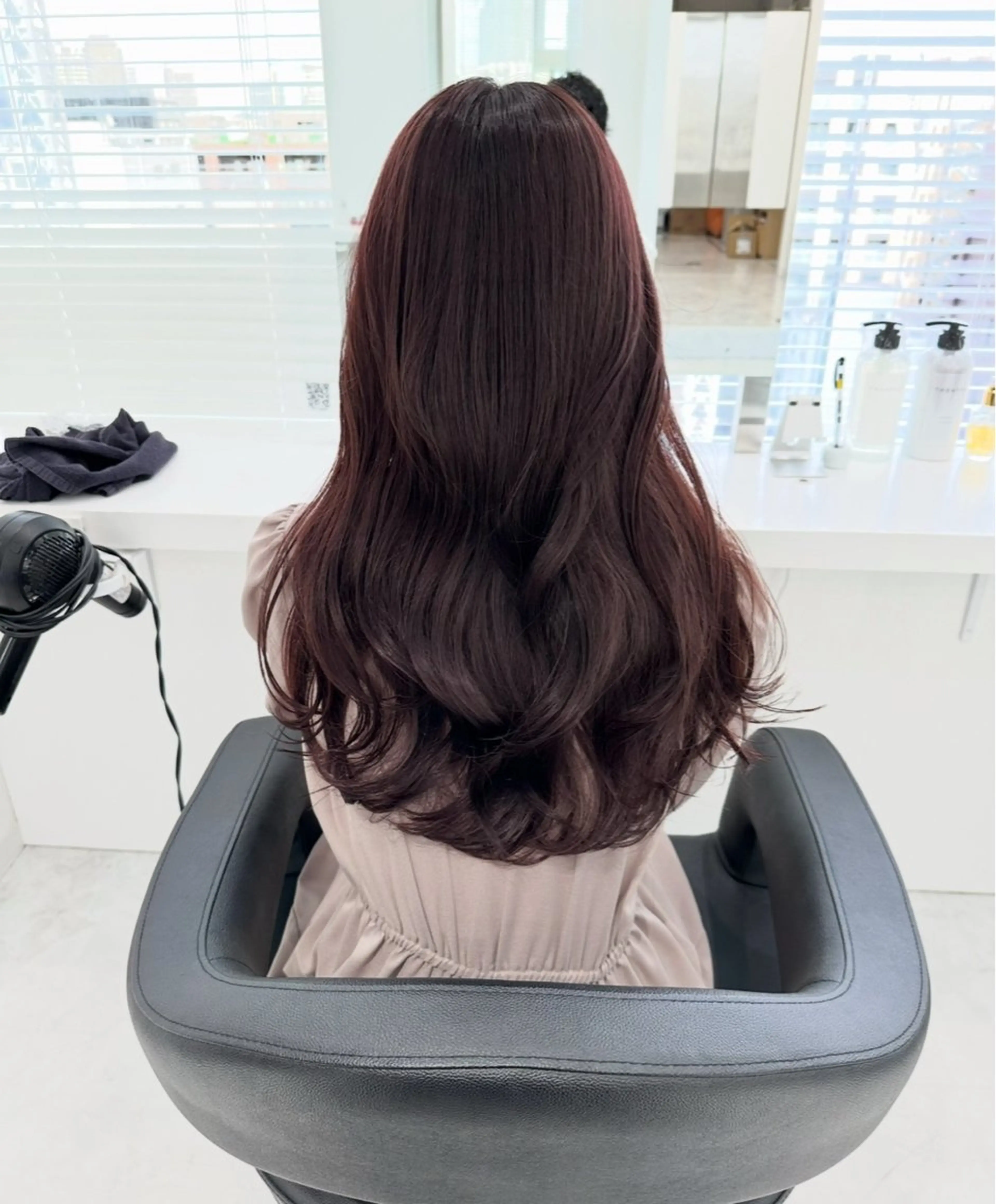セミロング カラー ヘアアレンジ レッドカラー ヘアカラー トリートメント 🩵ダメージレス艶感 ハイトーン🩷のヘアスタイル