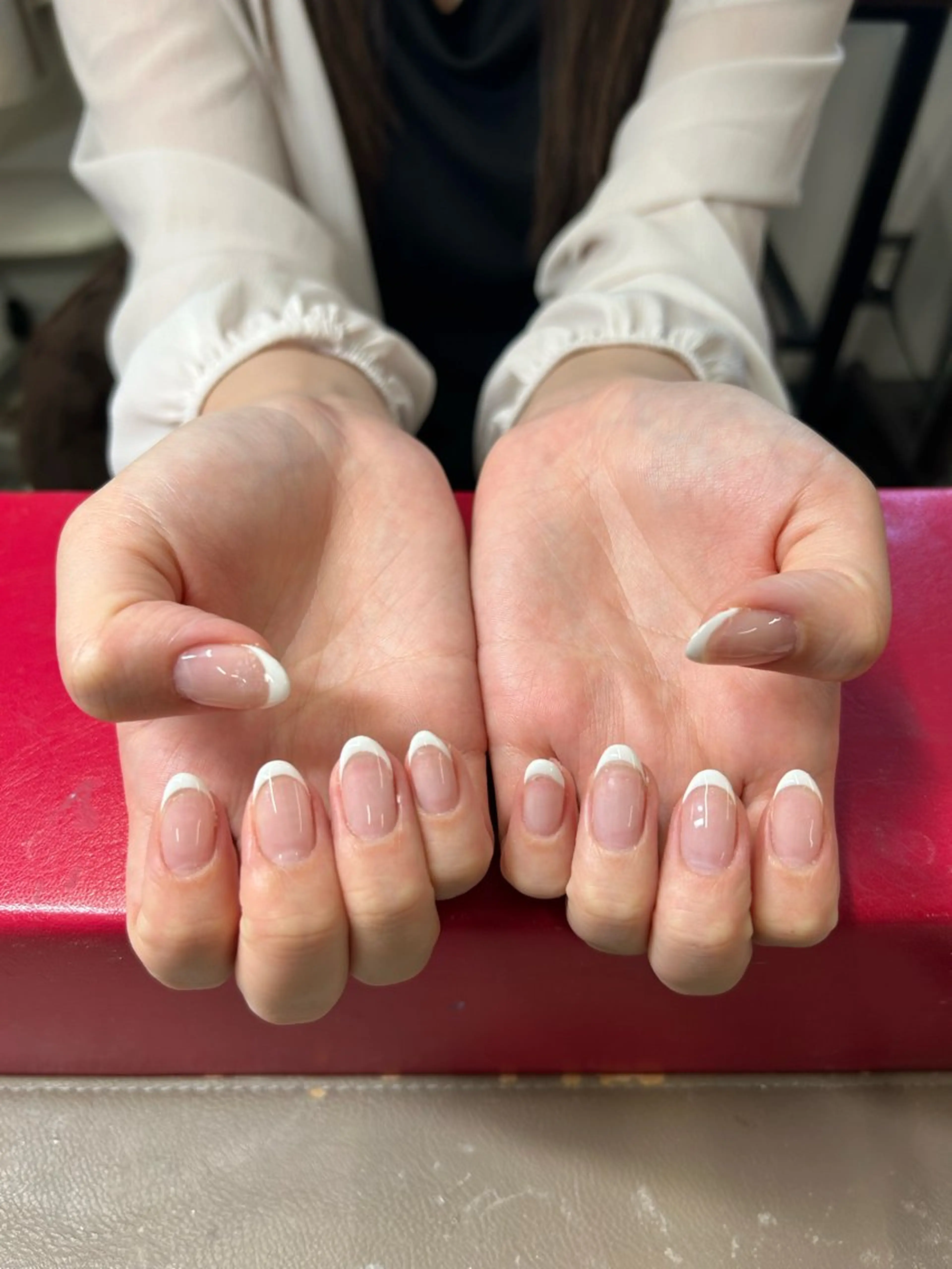 ハンドジェルネイル　白フレンチネイル　（オフ込み）の写真