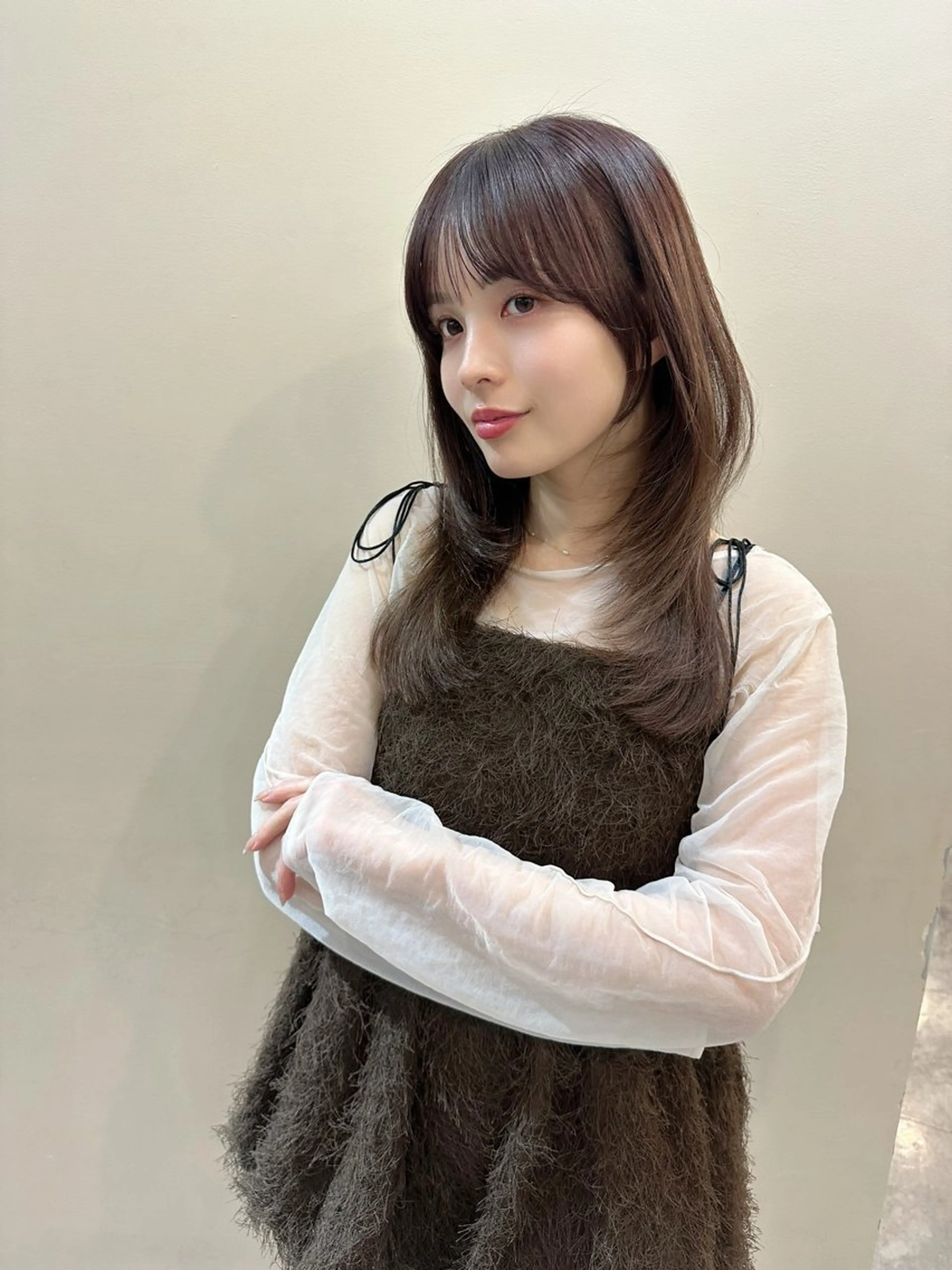 セミロング レイヤーカット 鎌倉 彩のヘアスタイル