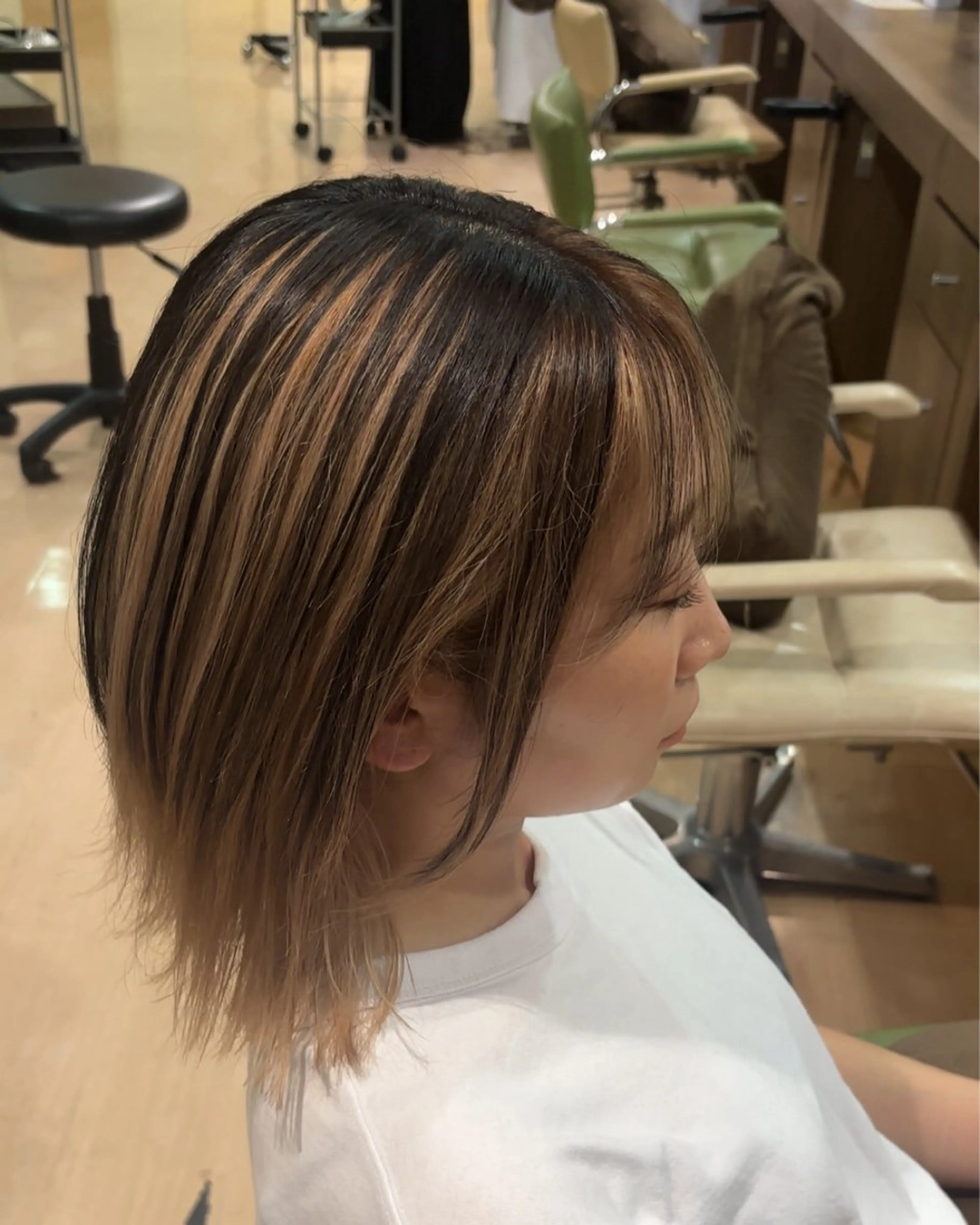 ミディアム カラー ベージュカラー フォギーベージュ カット ヘアカラー トリートメント メンズケアパーマ✨️ ケアブリーチカラーのヘアスタイル