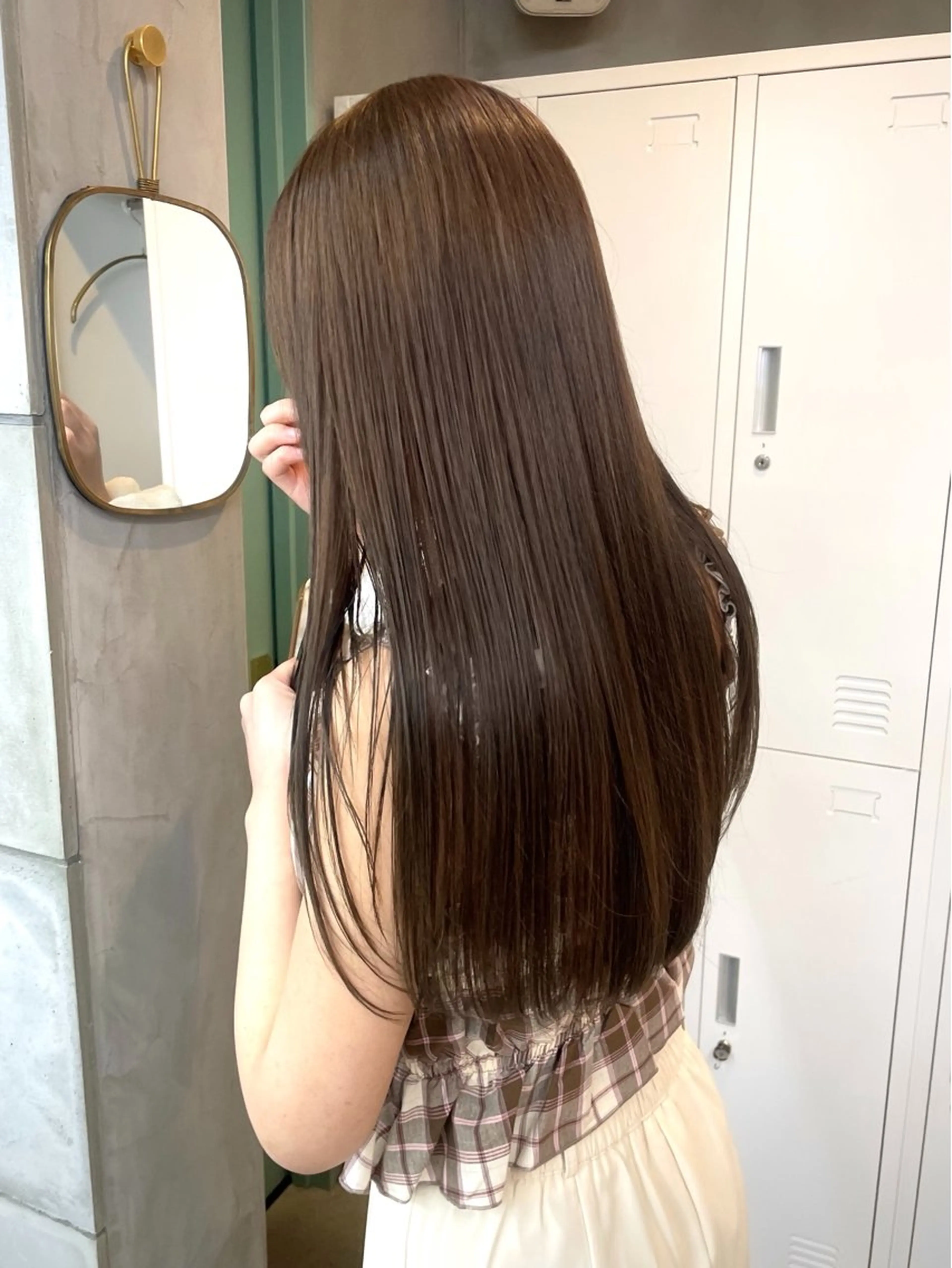 セミロング カラー ベージュカラー ブリーチ ブリーチなしカラー オリーブベージュ カット ヘアカラー トリートメント 榛葉 夢乃のヘアスタイル