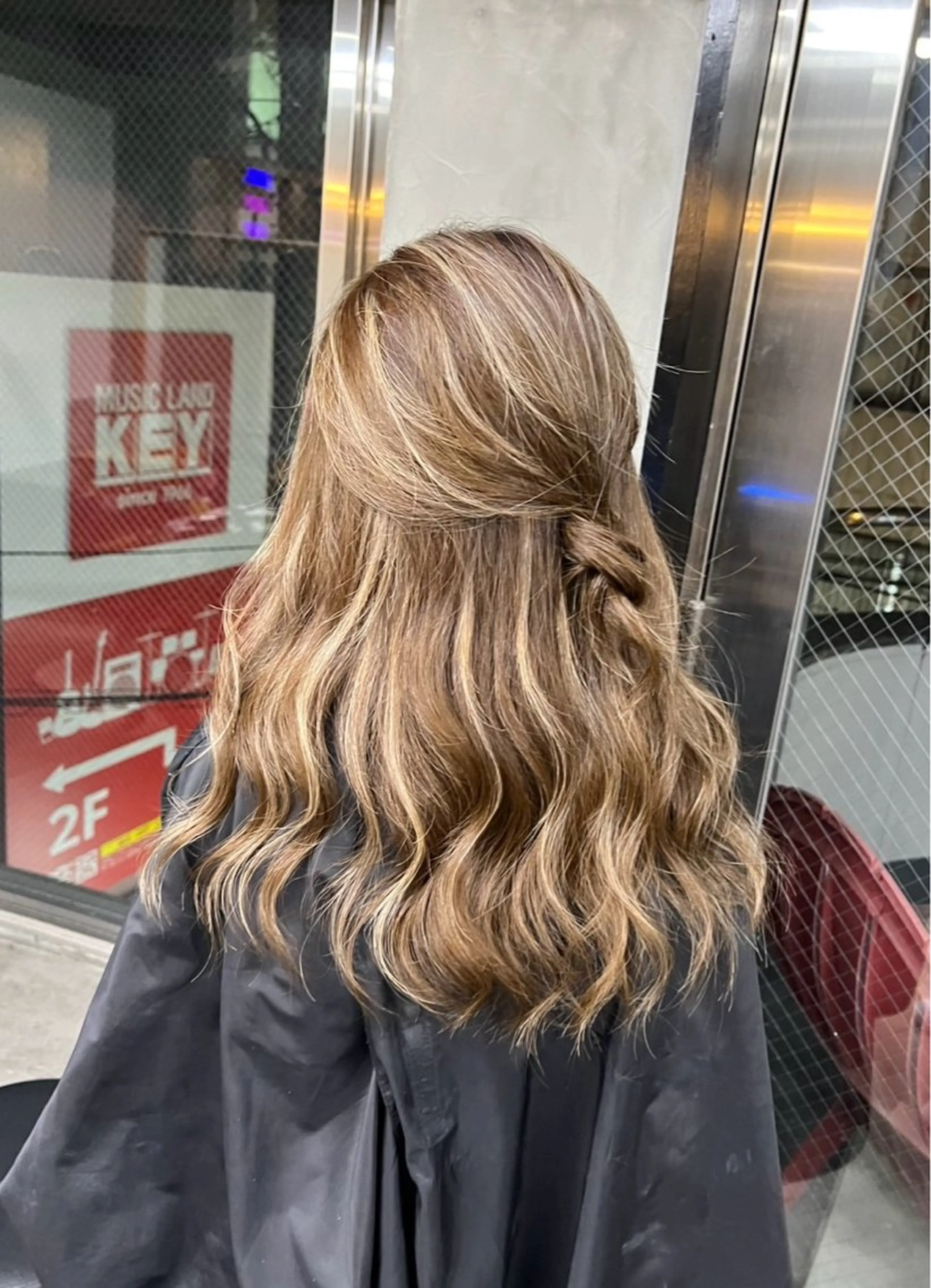 セミロング カラー ヘアアレンジ ベージュカラー ハイライトカラー ハイライト ヘアカラー トリートメント ROBIN所属・指名数No.1 /NAOYAのヘアスタイル