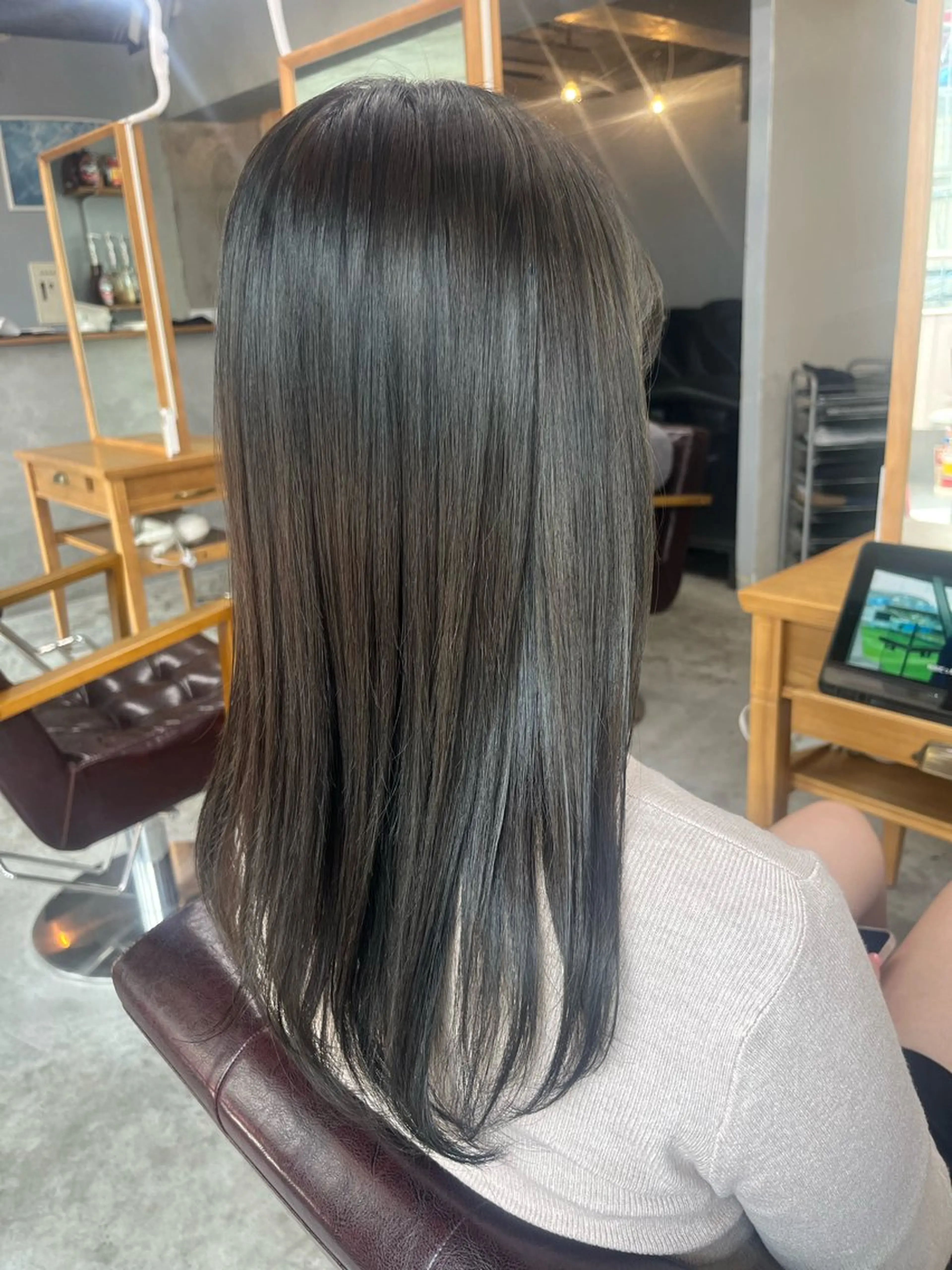カラー オリーブカラー ヘアカラー トリートメント ロビン所属・秋山 美奈のヘアスタイル