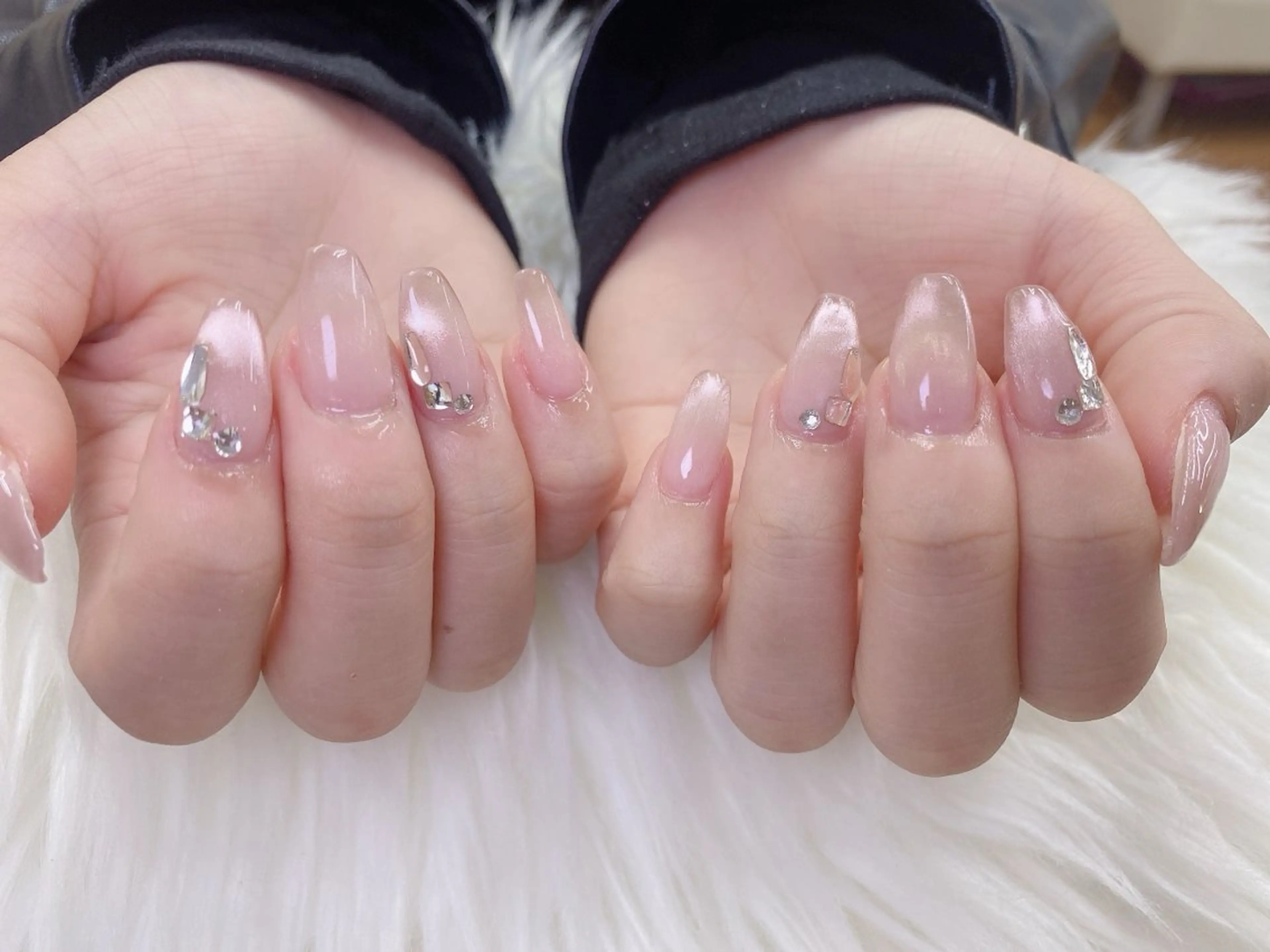ネイル フレンチネイル グラデーション キラキラネイル 韓国ネイル マグネットネイル ハンドネイル ハンドケア Hara Nail 【パラジェル使用】のネイルデザイン