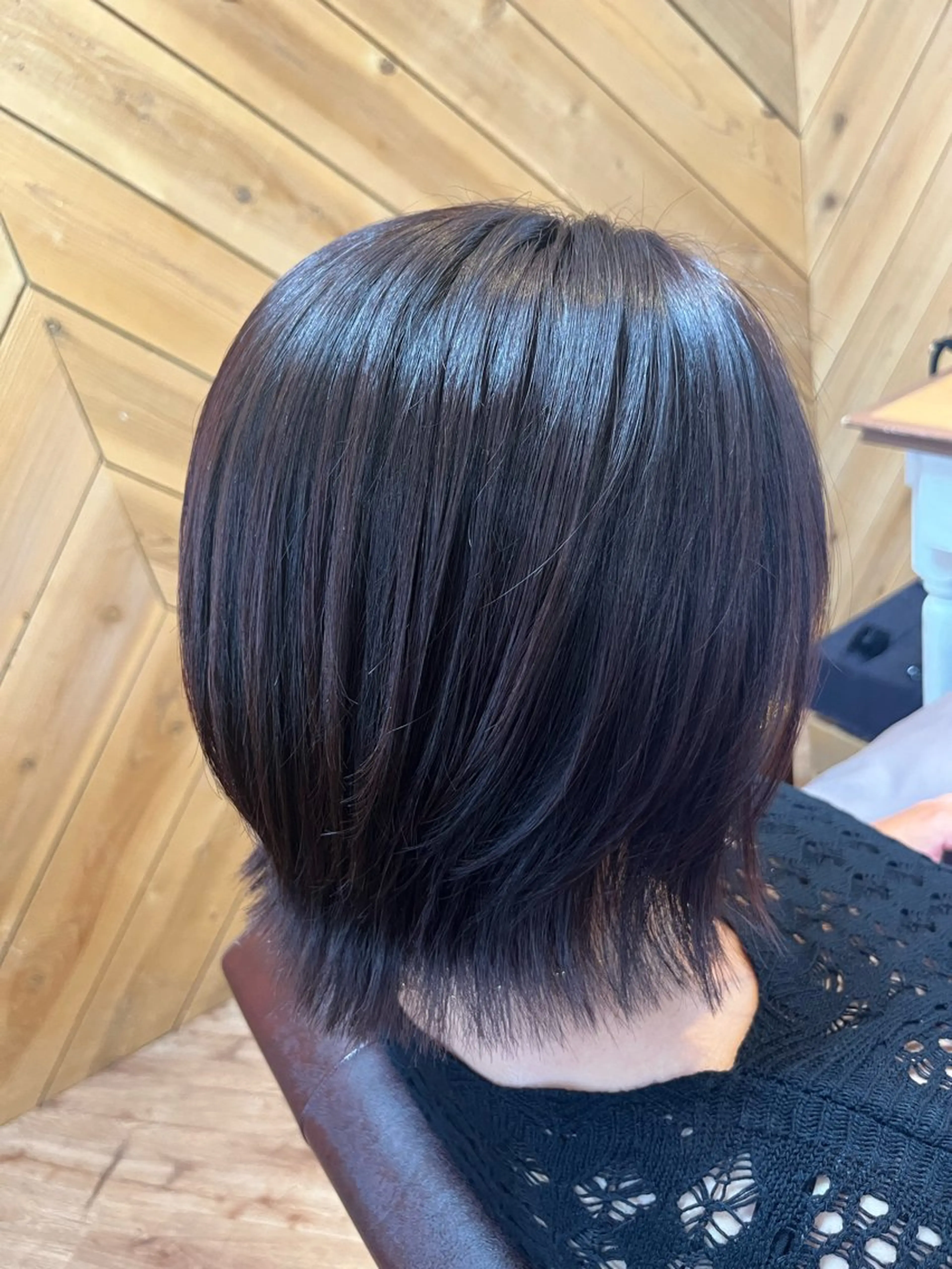 ミディアム レイヤーカット 外ハネヘア 高森 桃佳のヘアスタイル