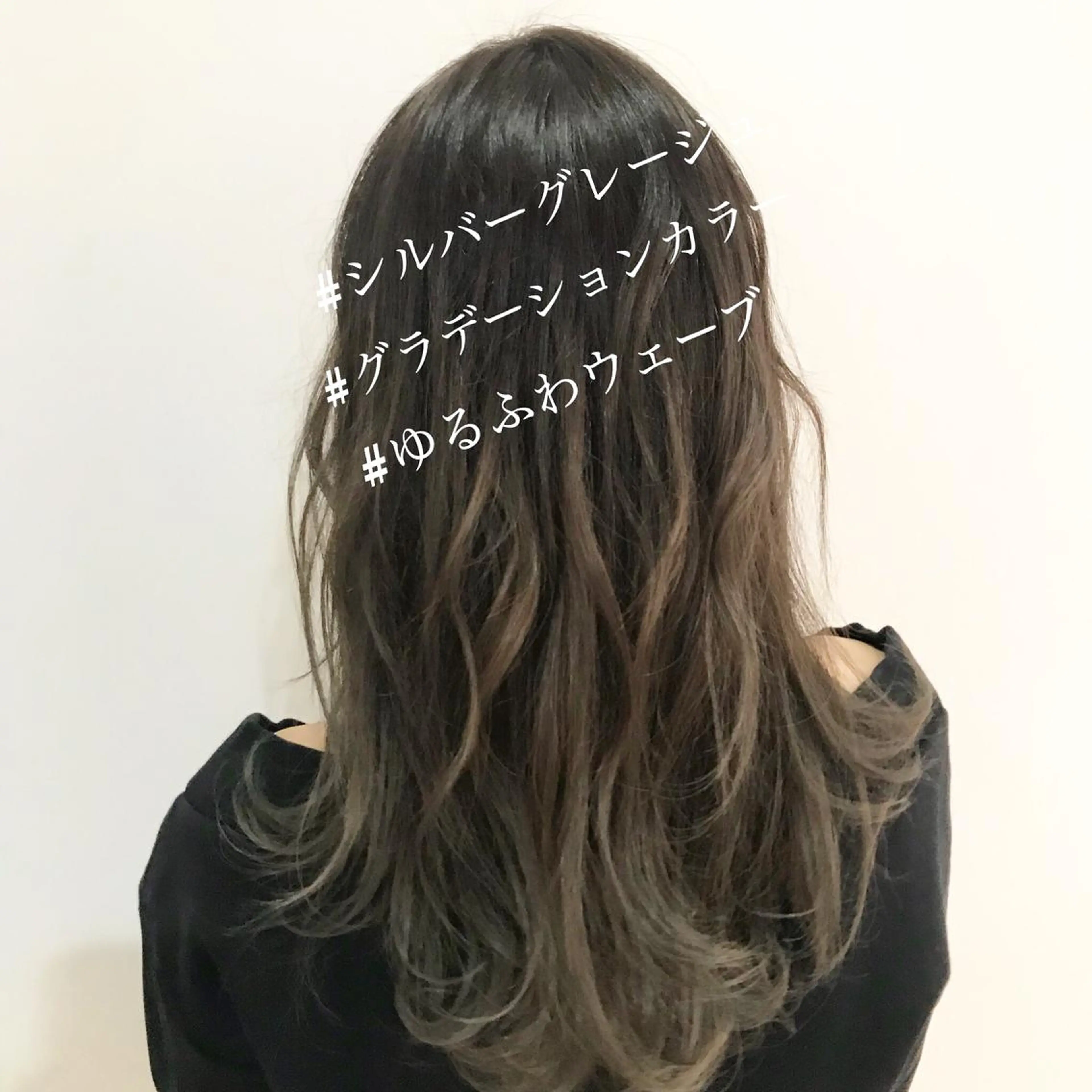 ミディアム カラー グレージュ シルバー シルバーグレージュ AILEE所属・ウルフカット レイヤーカット上柿のヘアスタイル