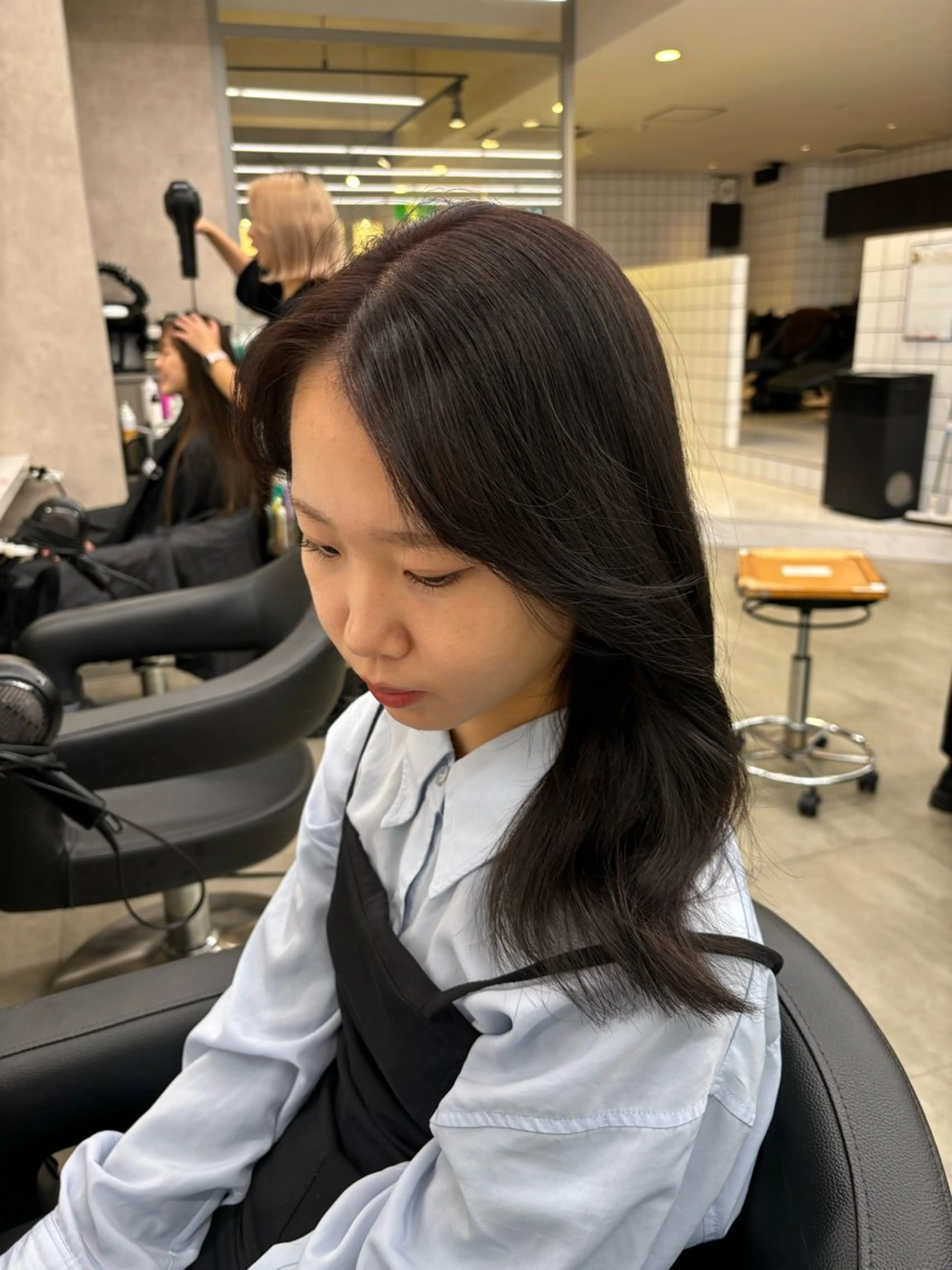 ミディアム カラー ブリーチ ブラウンカラー グレージュ ラベンダーカラー ラベンダーブラウン 表参道ハッシュカット レイヤー/リノンのヘアスタイル