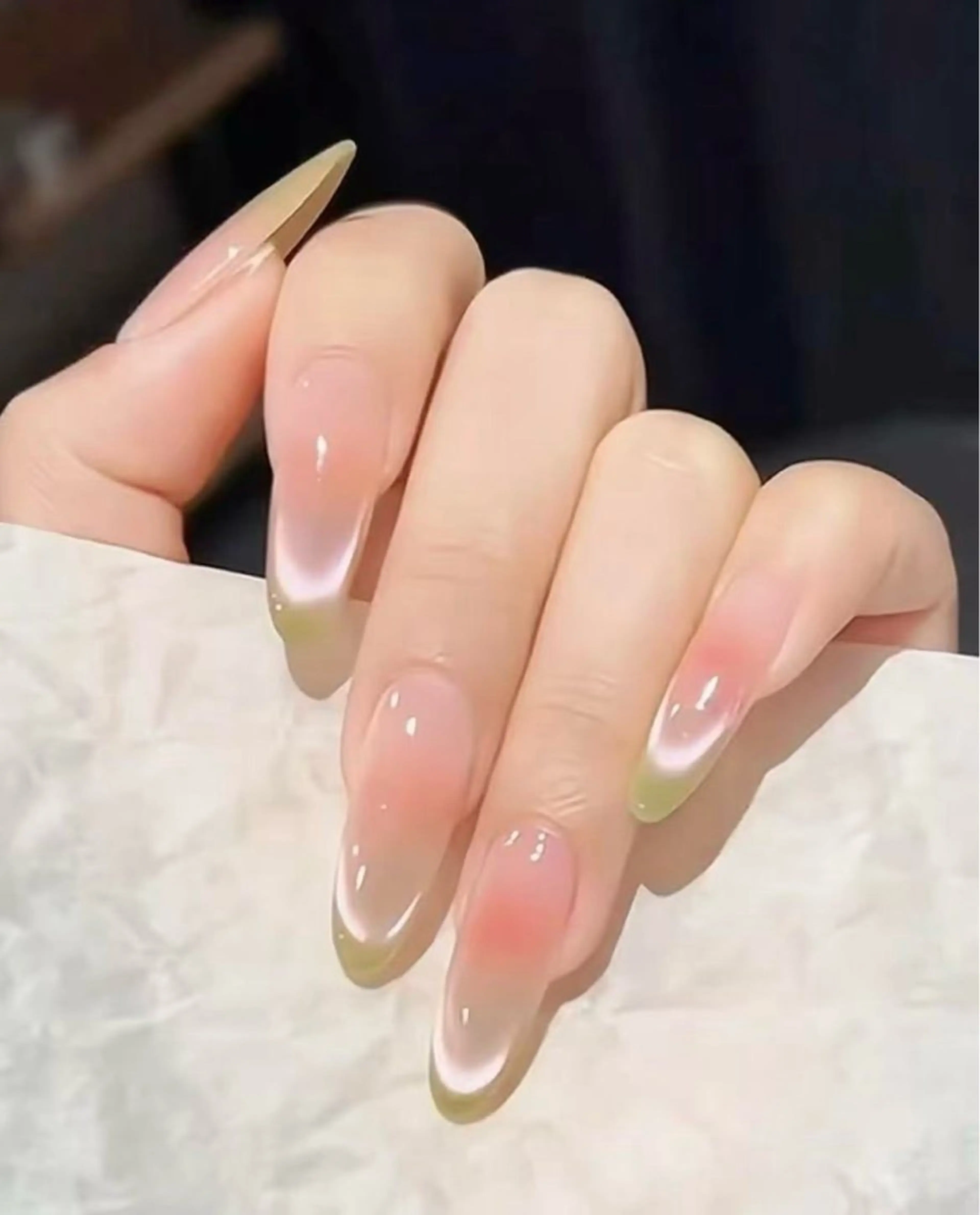 ネイル ハンドネイル フットネイル ハンドケア Queen NAIL SALON所属・林 かねいのネイルデザイン