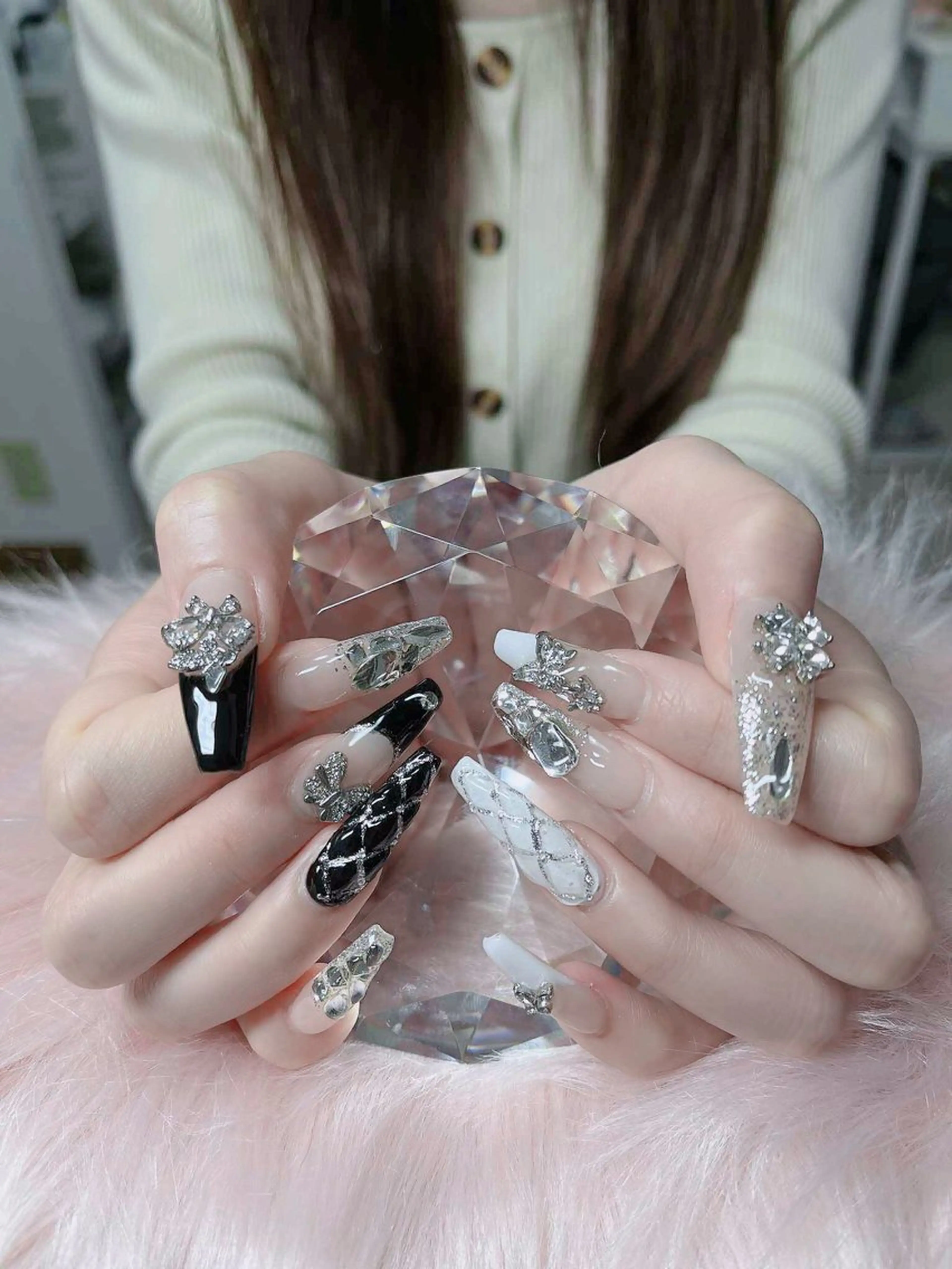 ネイル フレンチネイル ジェルネイル ハロウィン キラキラネイル 韓国ネイル H.babynailsalon所属・H.baby Nail Salonのネイルデザイン