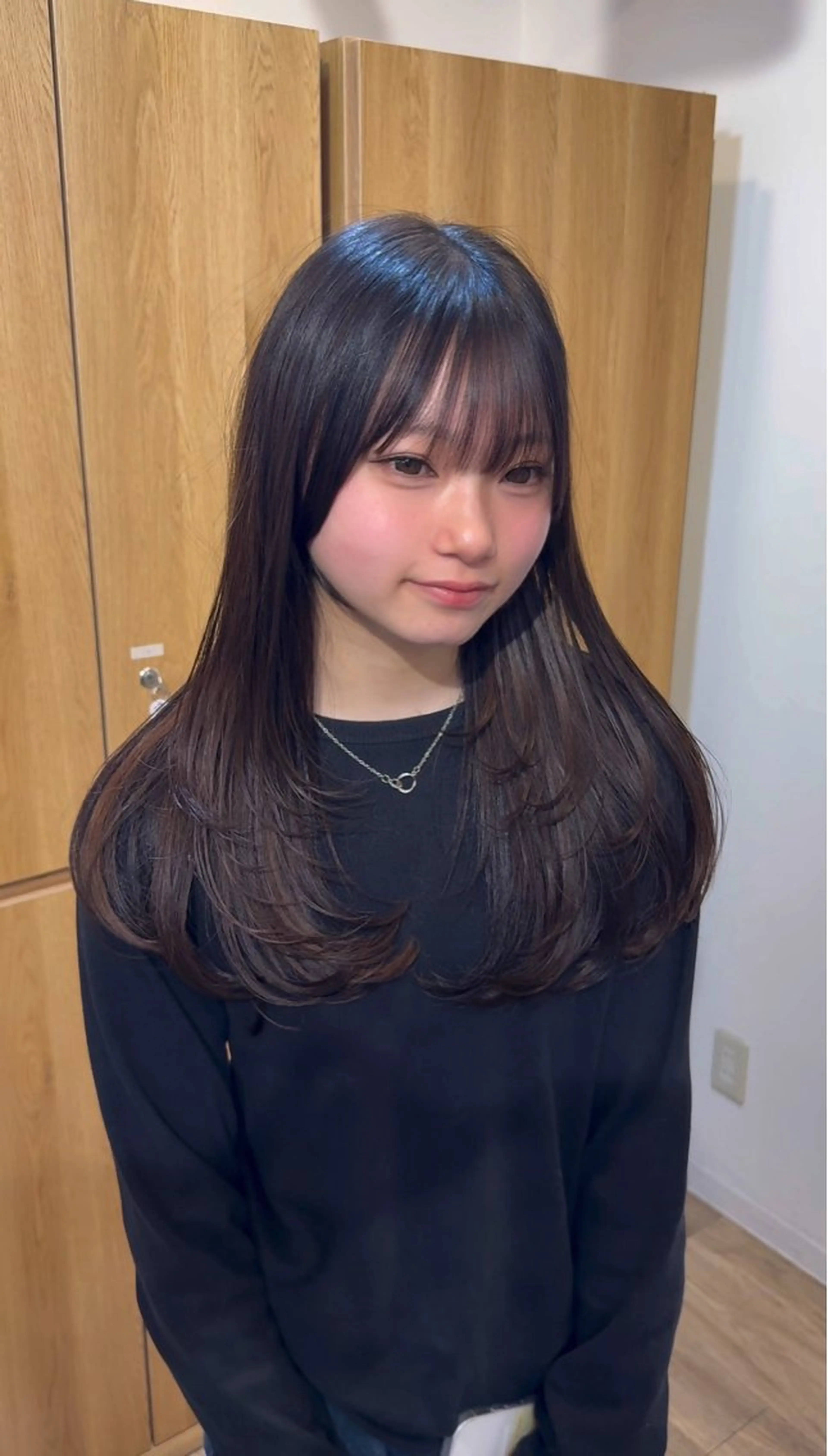 〈女性限定・レイヤーカット〉✨カット➕シャンプー　(営業時間中は1100円)  営業後は0円✨の写真